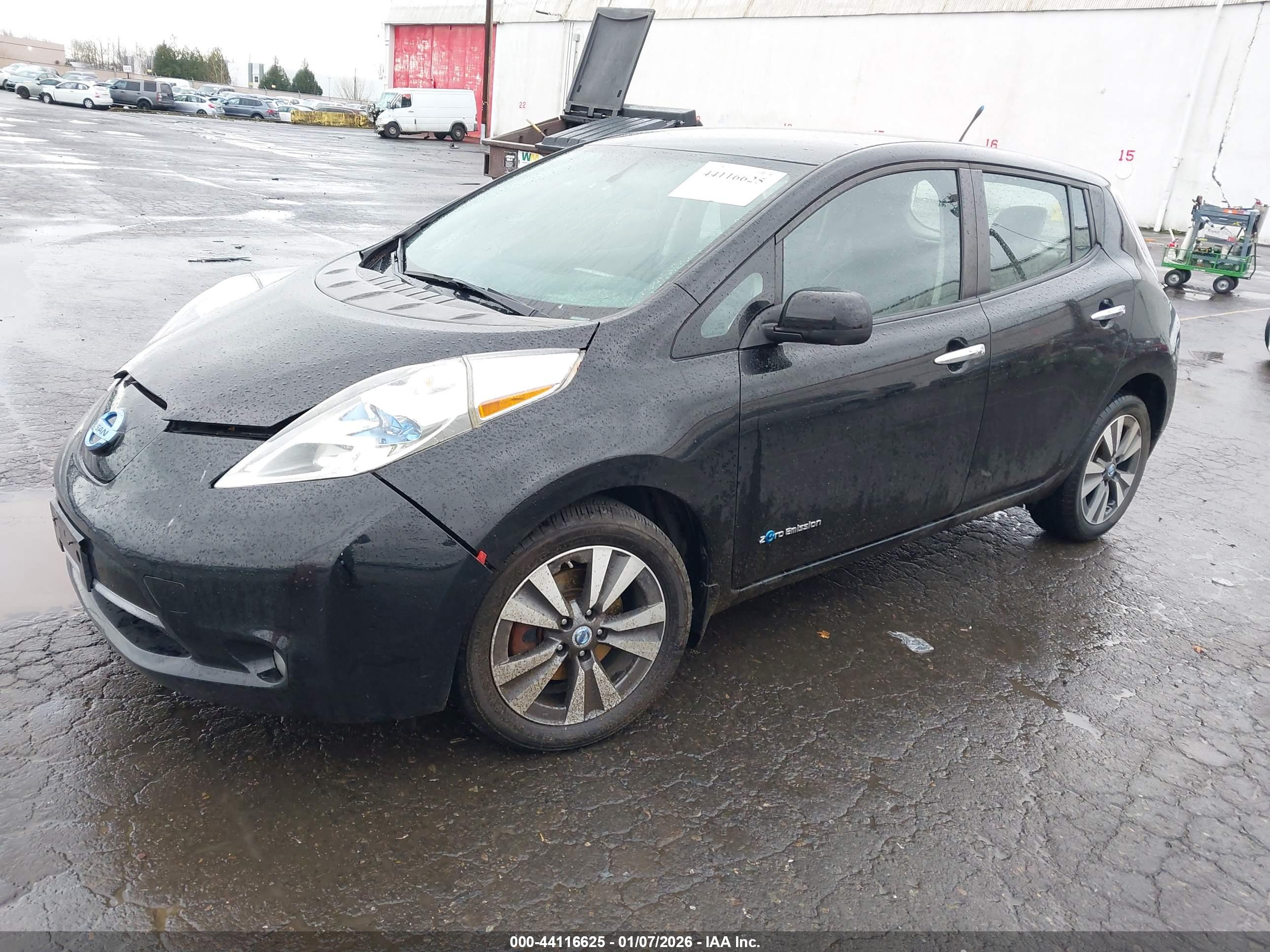 NISSAN LEAF image 2