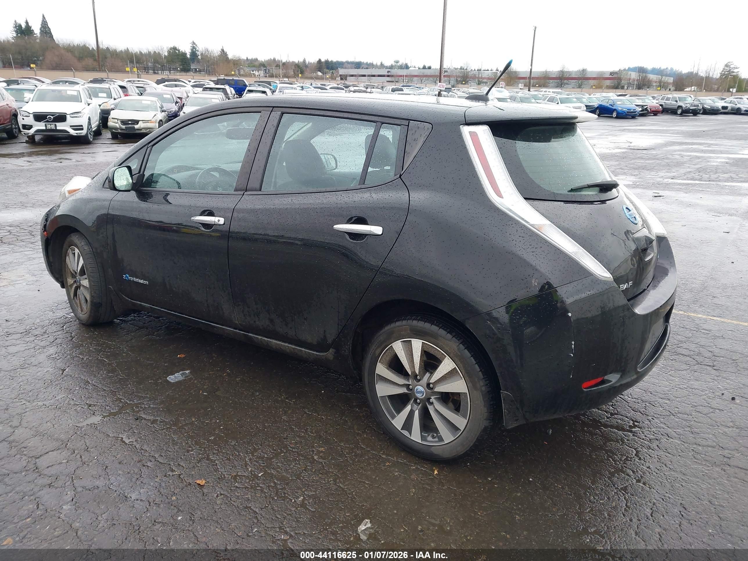 NISSAN LEAF image 3