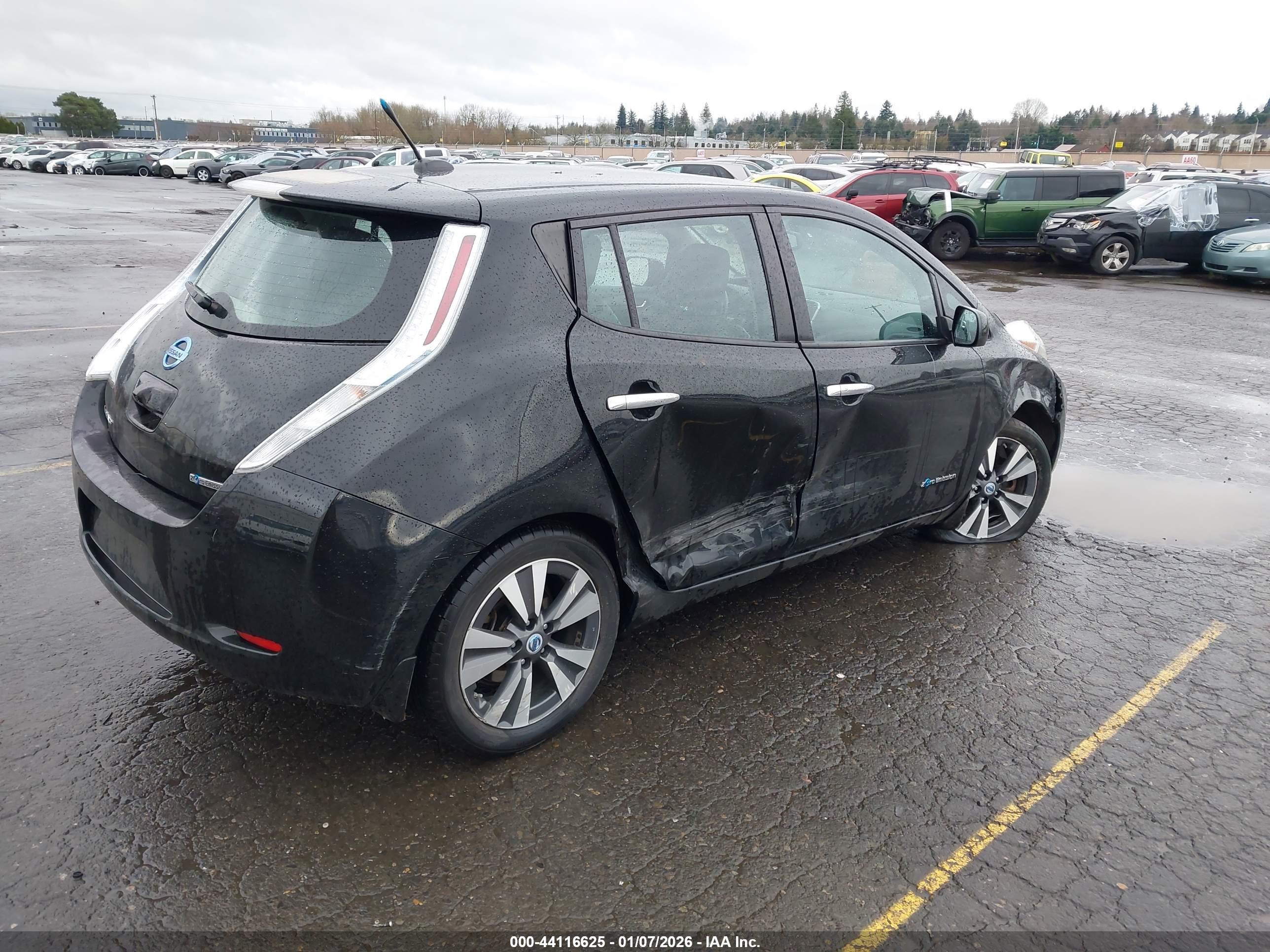 NISSAN LEAF image 4