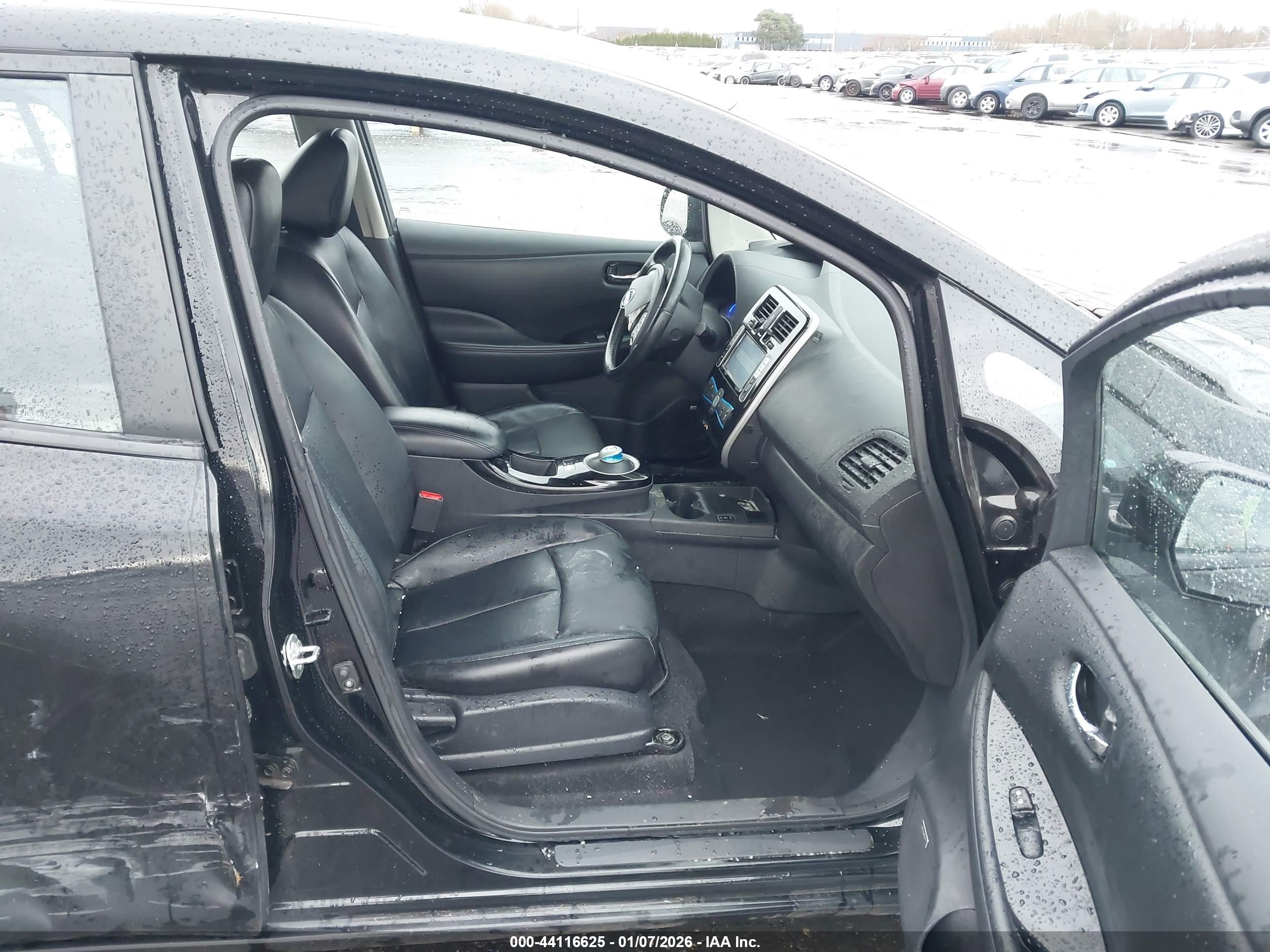 NISSAN LEAF image 5