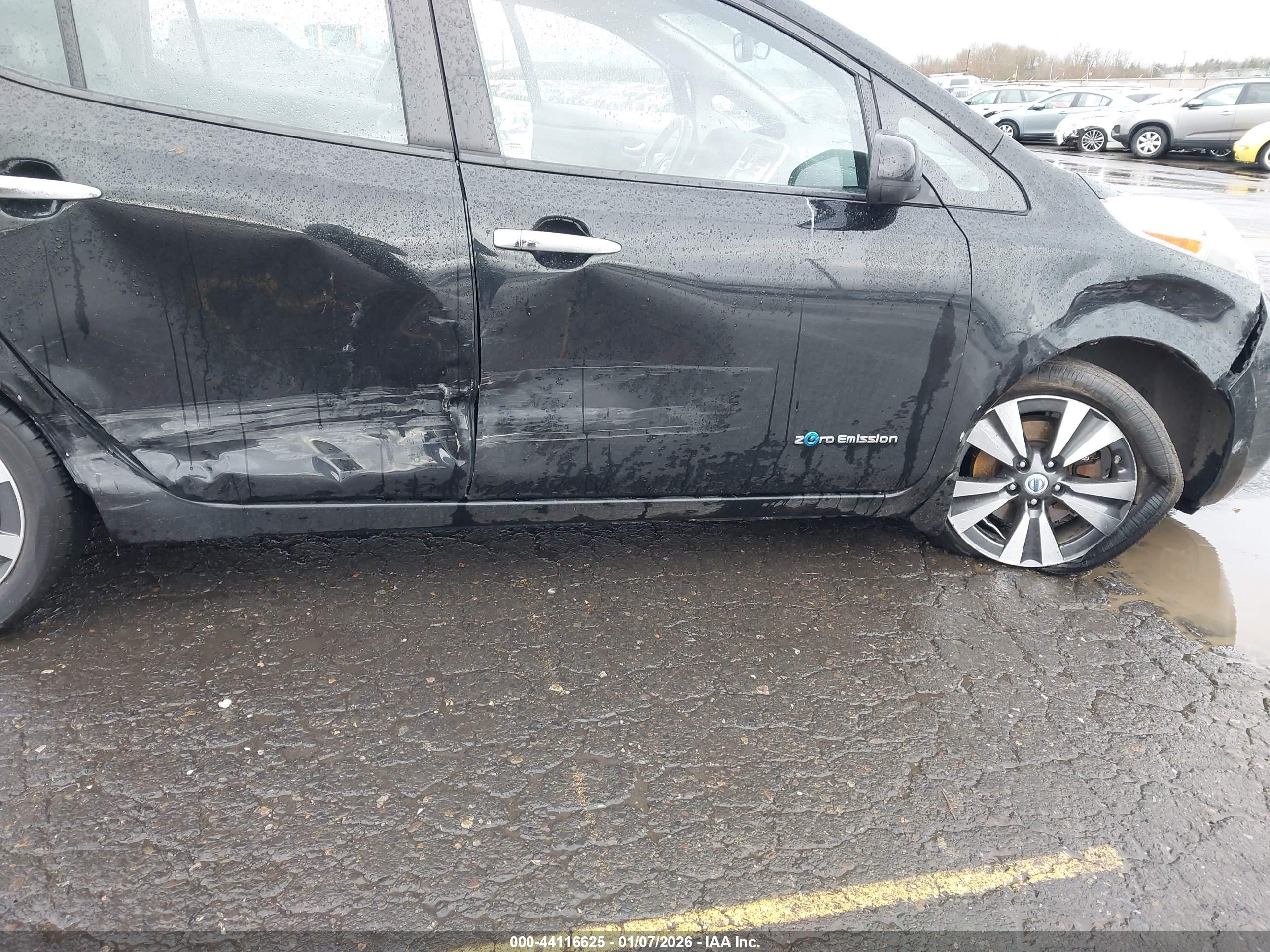 NISSAN LEAF image 6