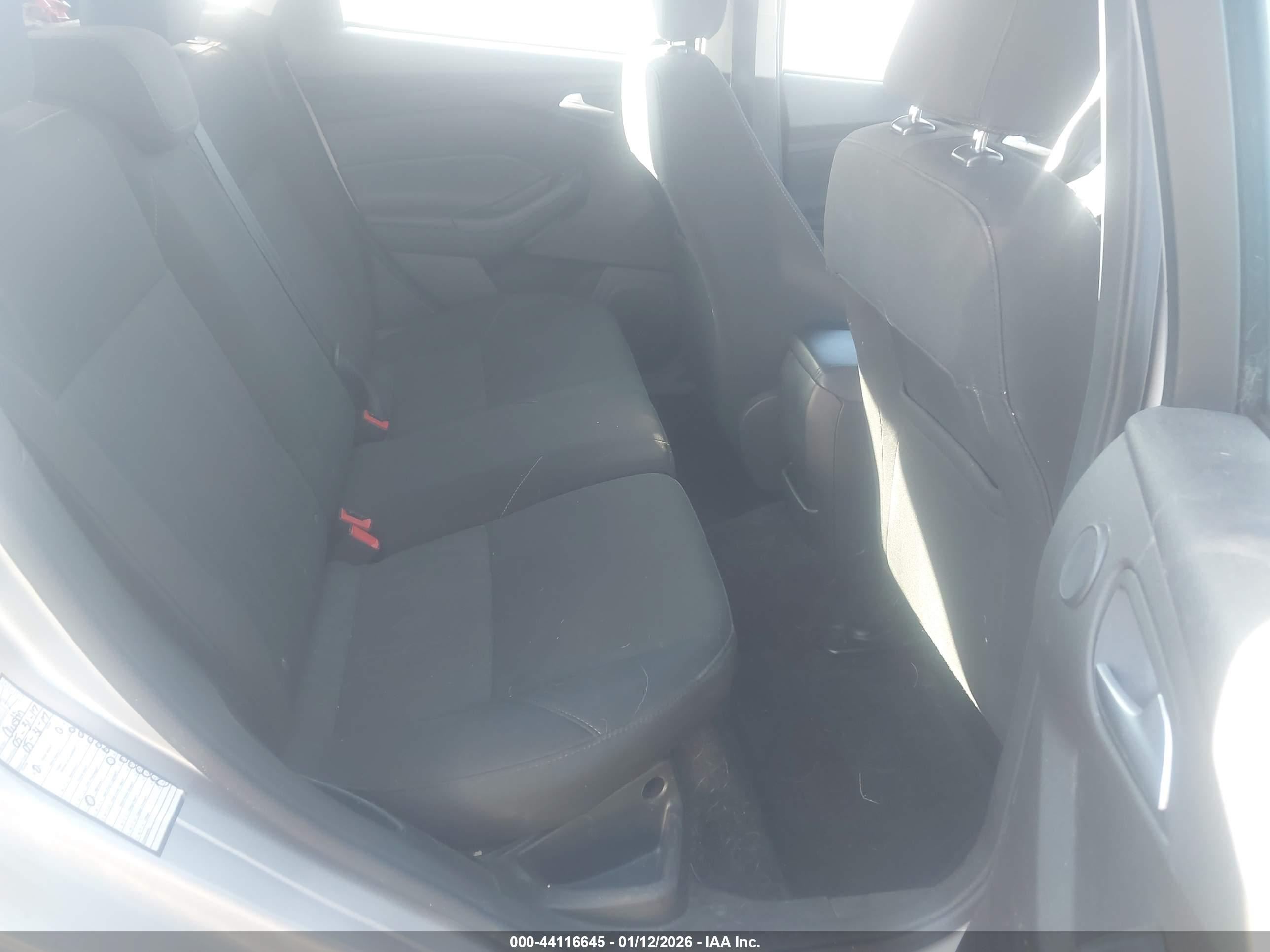 FORD FOCUS image 8