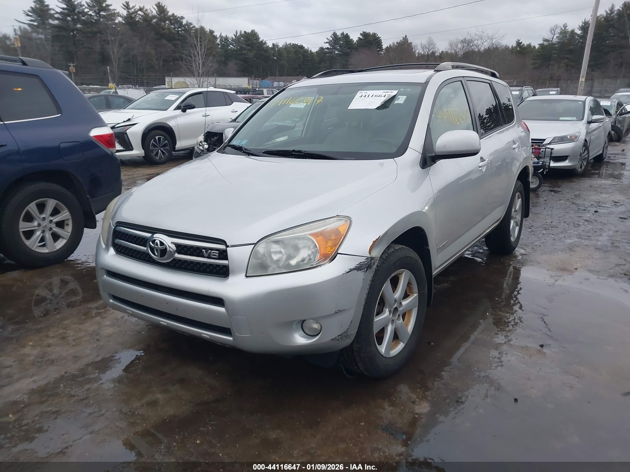 TOYOTA RAV4 image 2