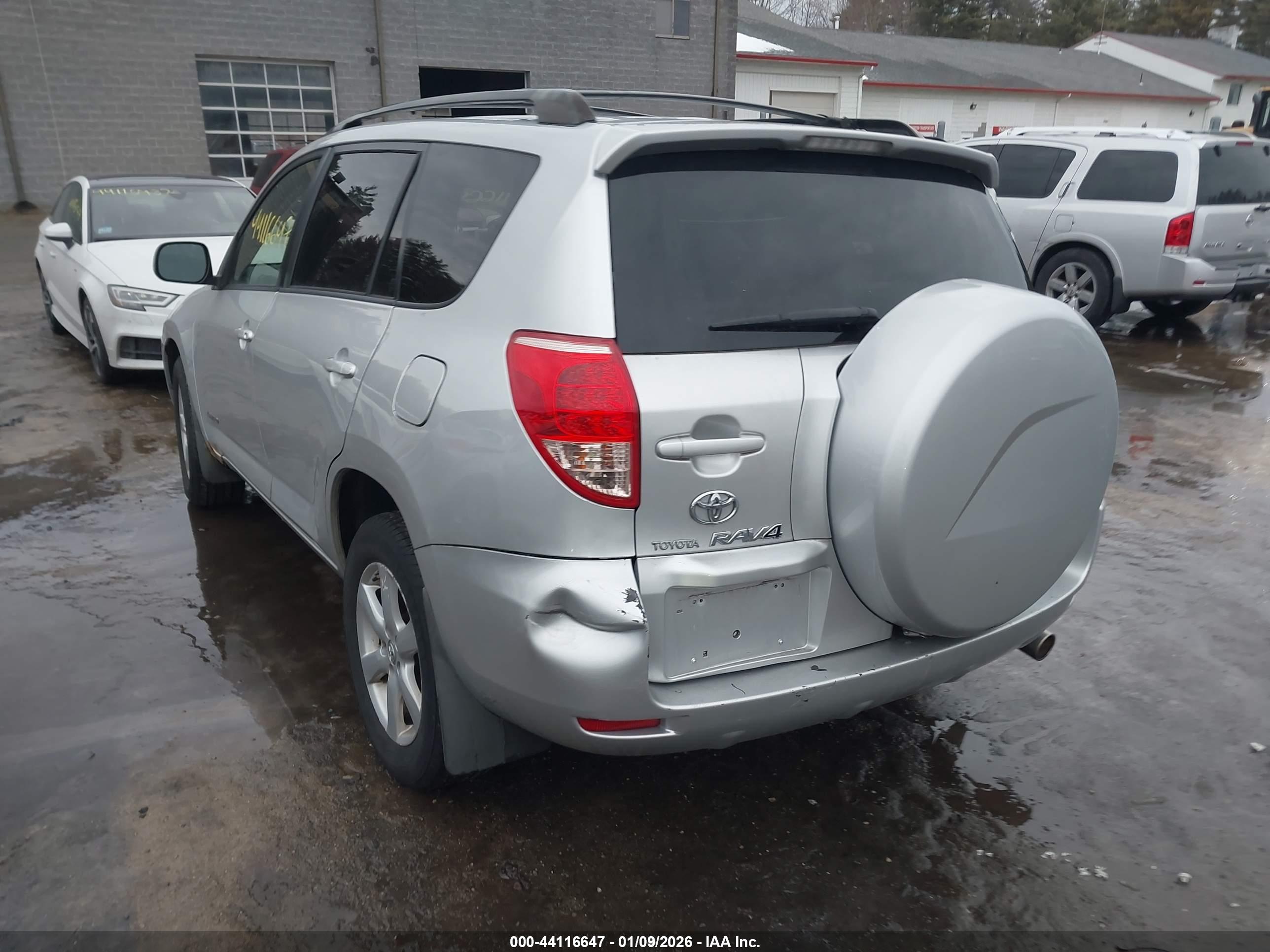 TOYOTA RAV4 image 3