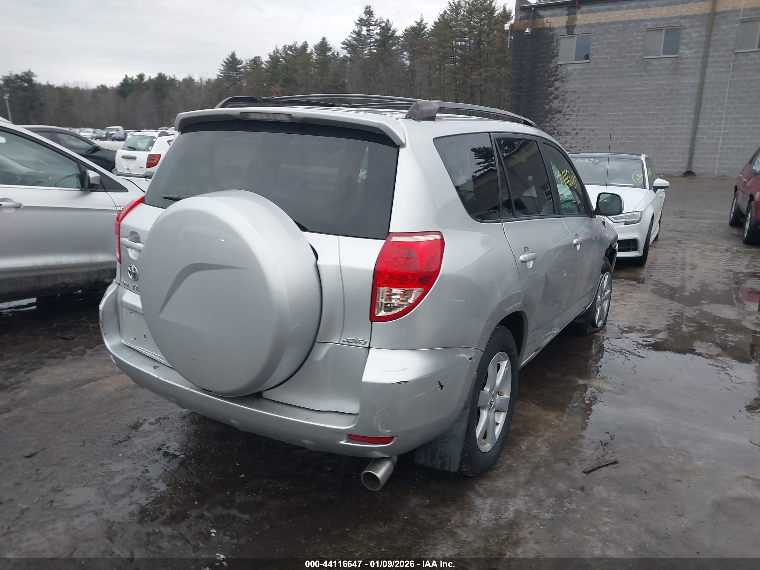 TOYOTA RAV4 image 4