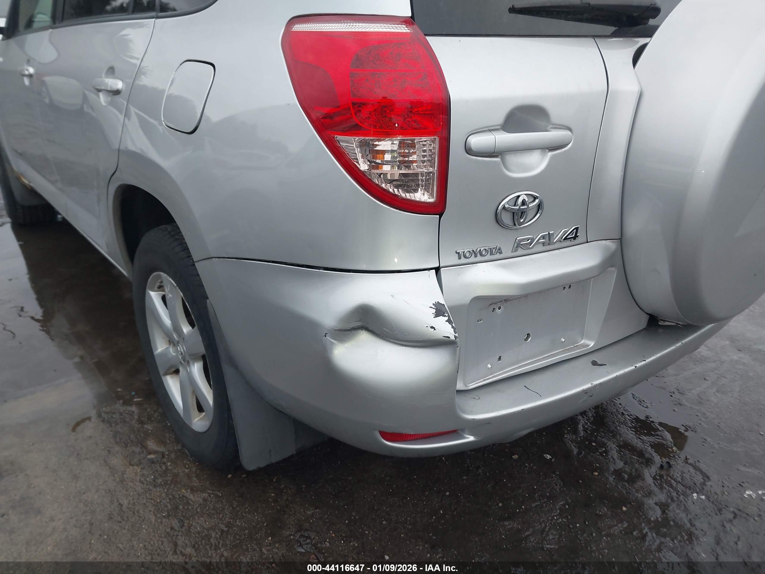 TOYOTA RAV4 image 6