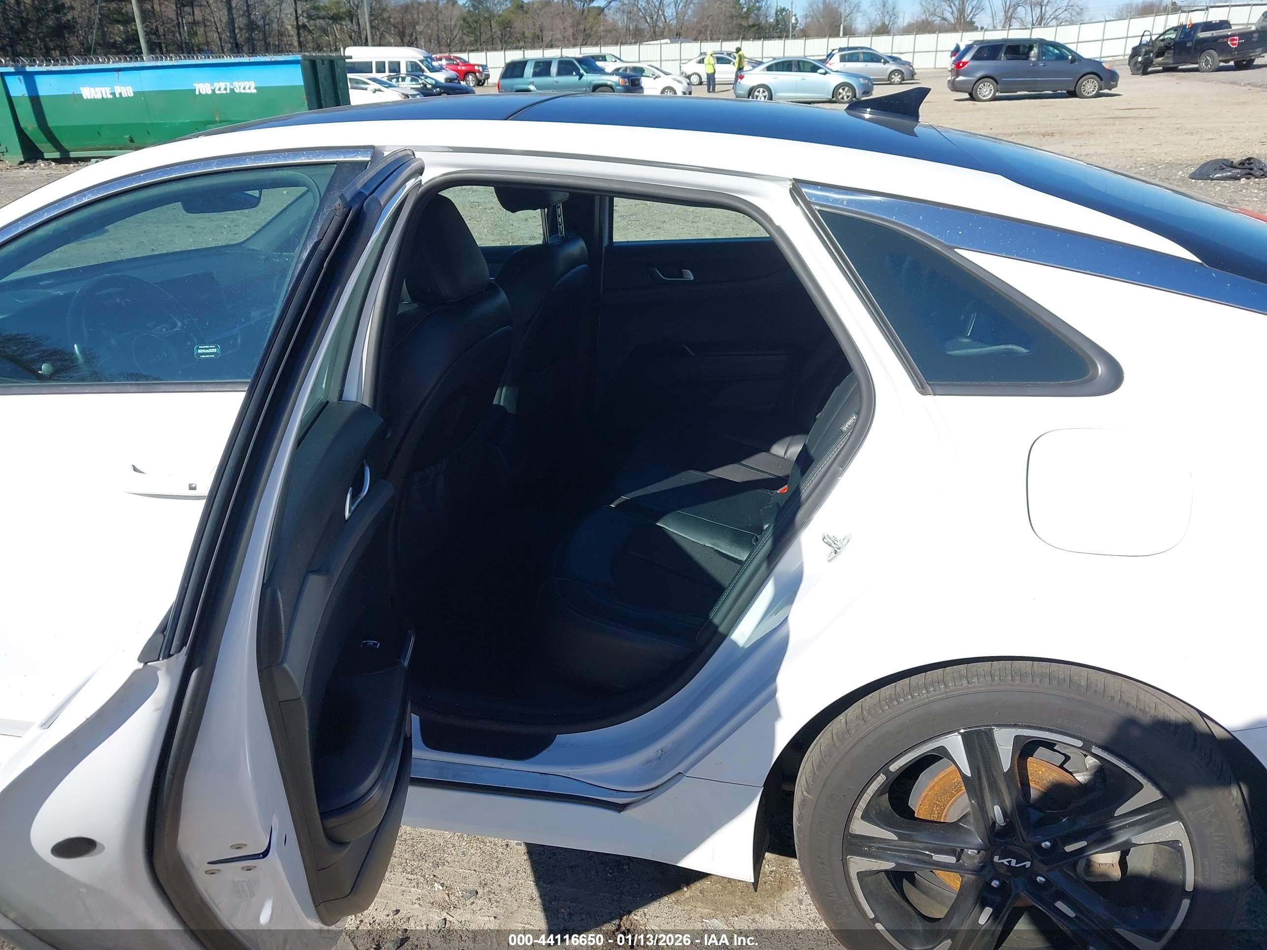 KIA K5 image 8