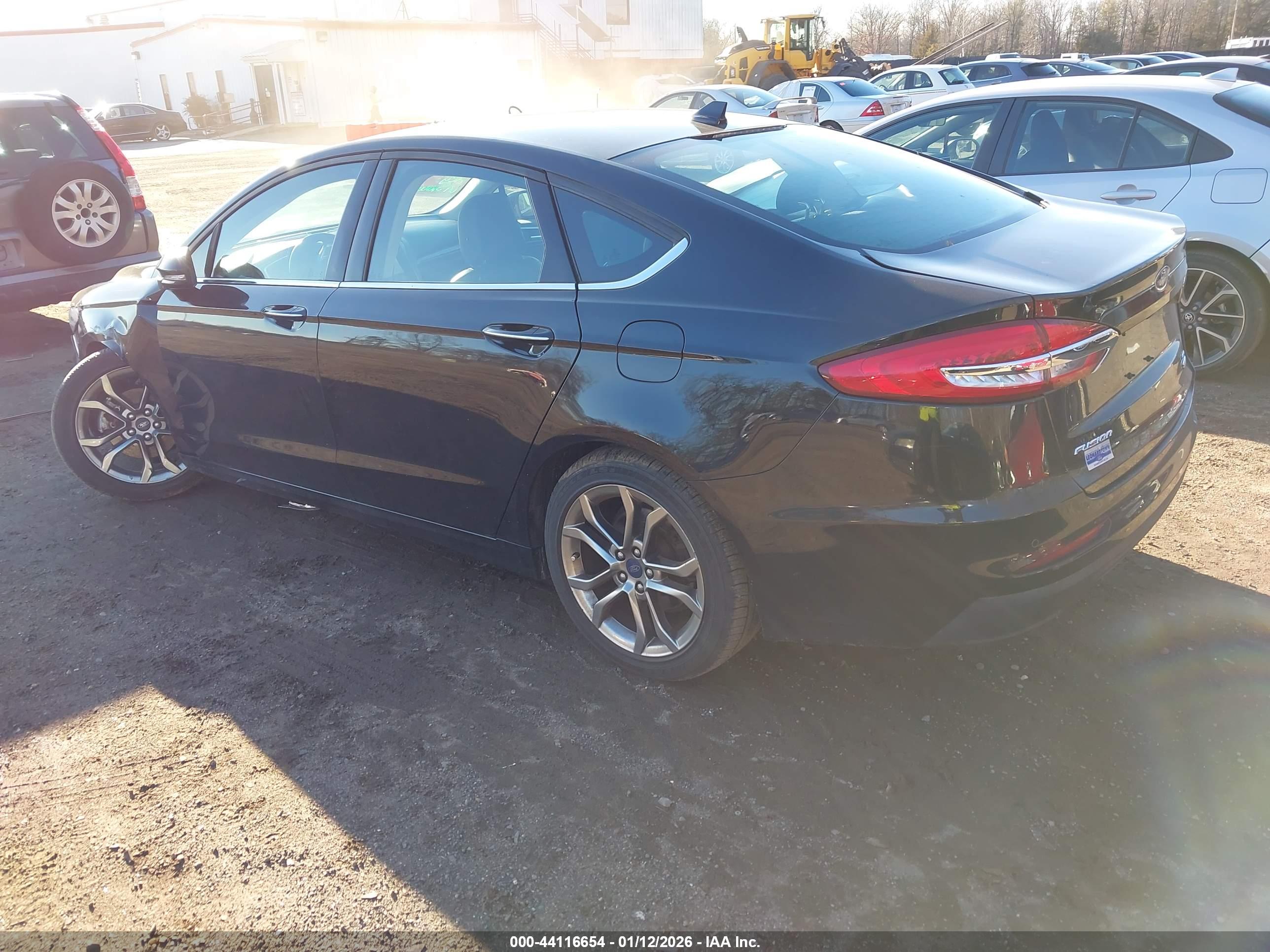 FORD FUSION image 3