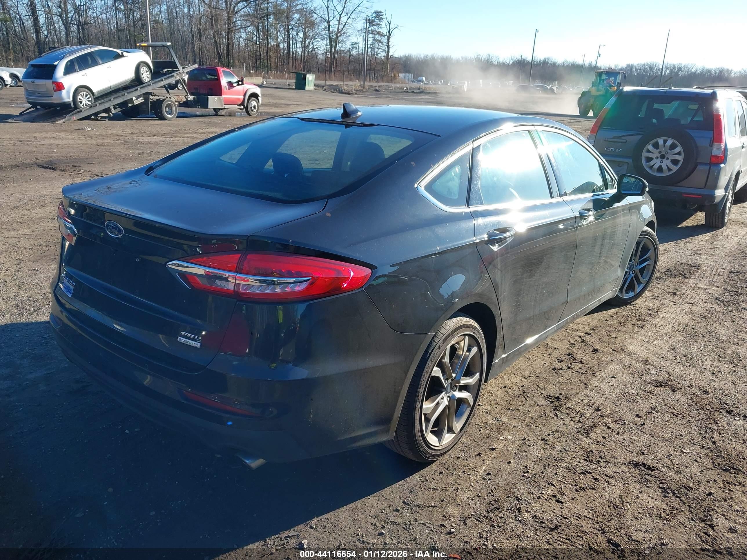 FORD FUSION image 4