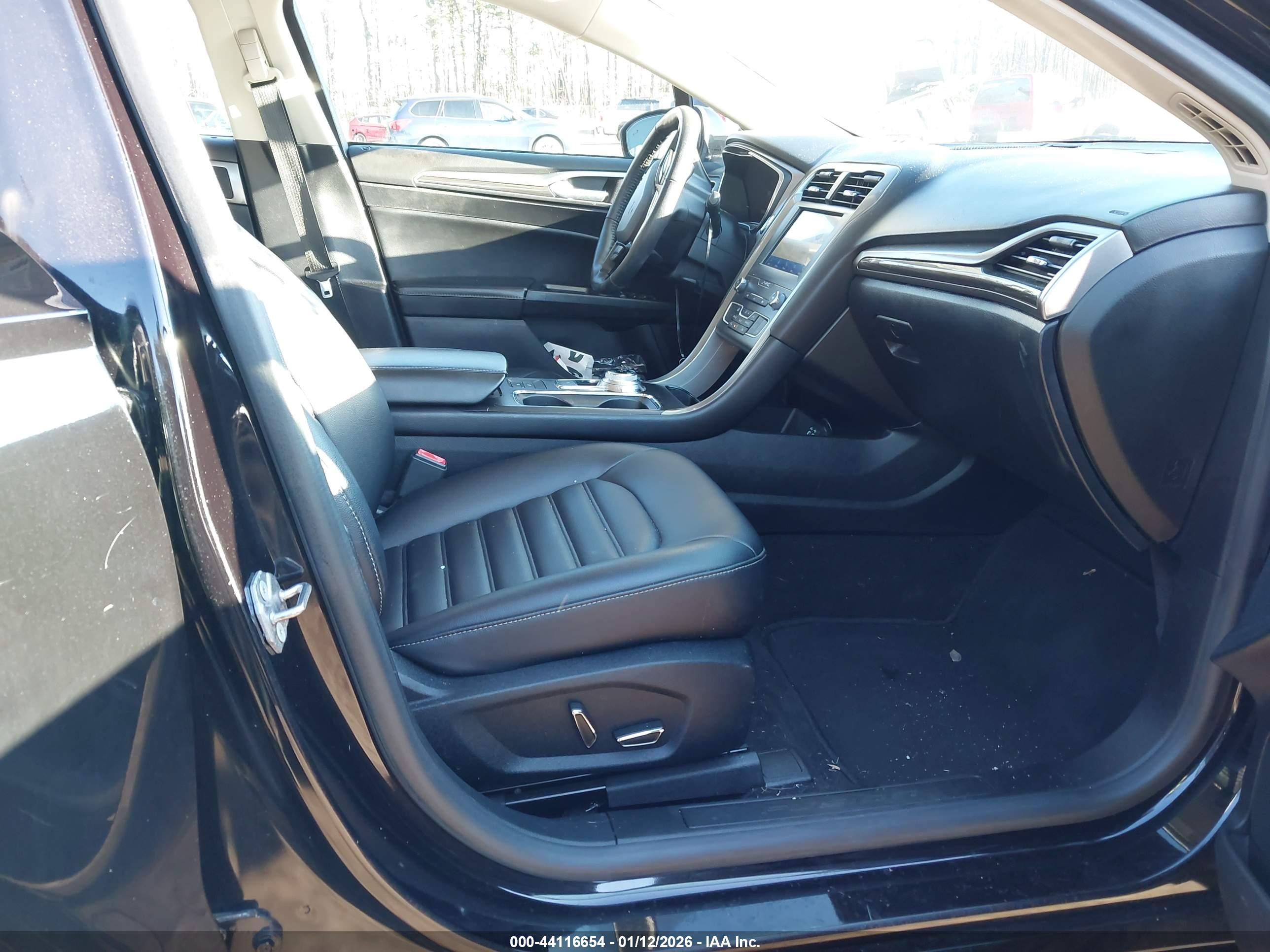 FORD FUSION image 5