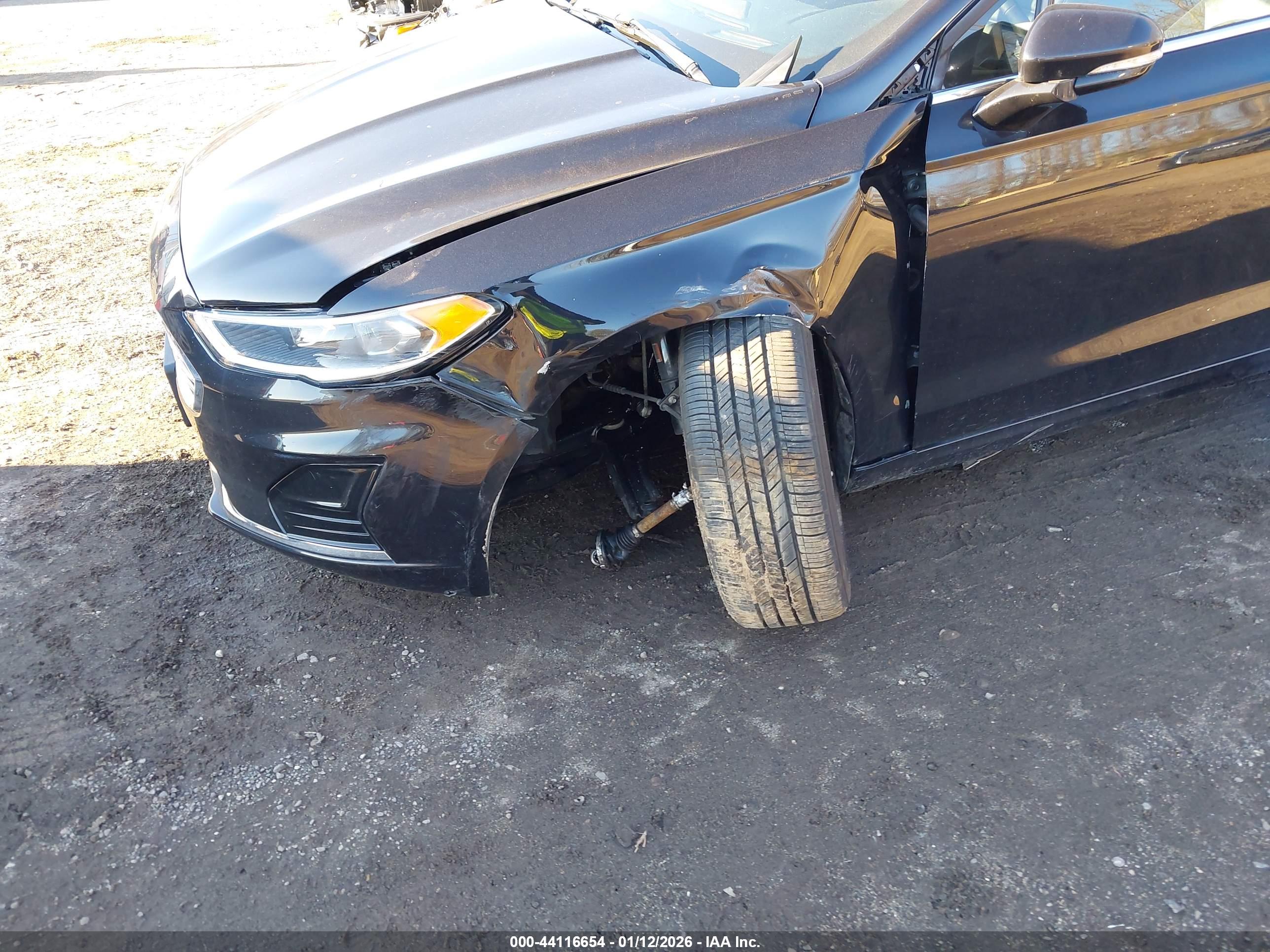 FORD FUSION image 6