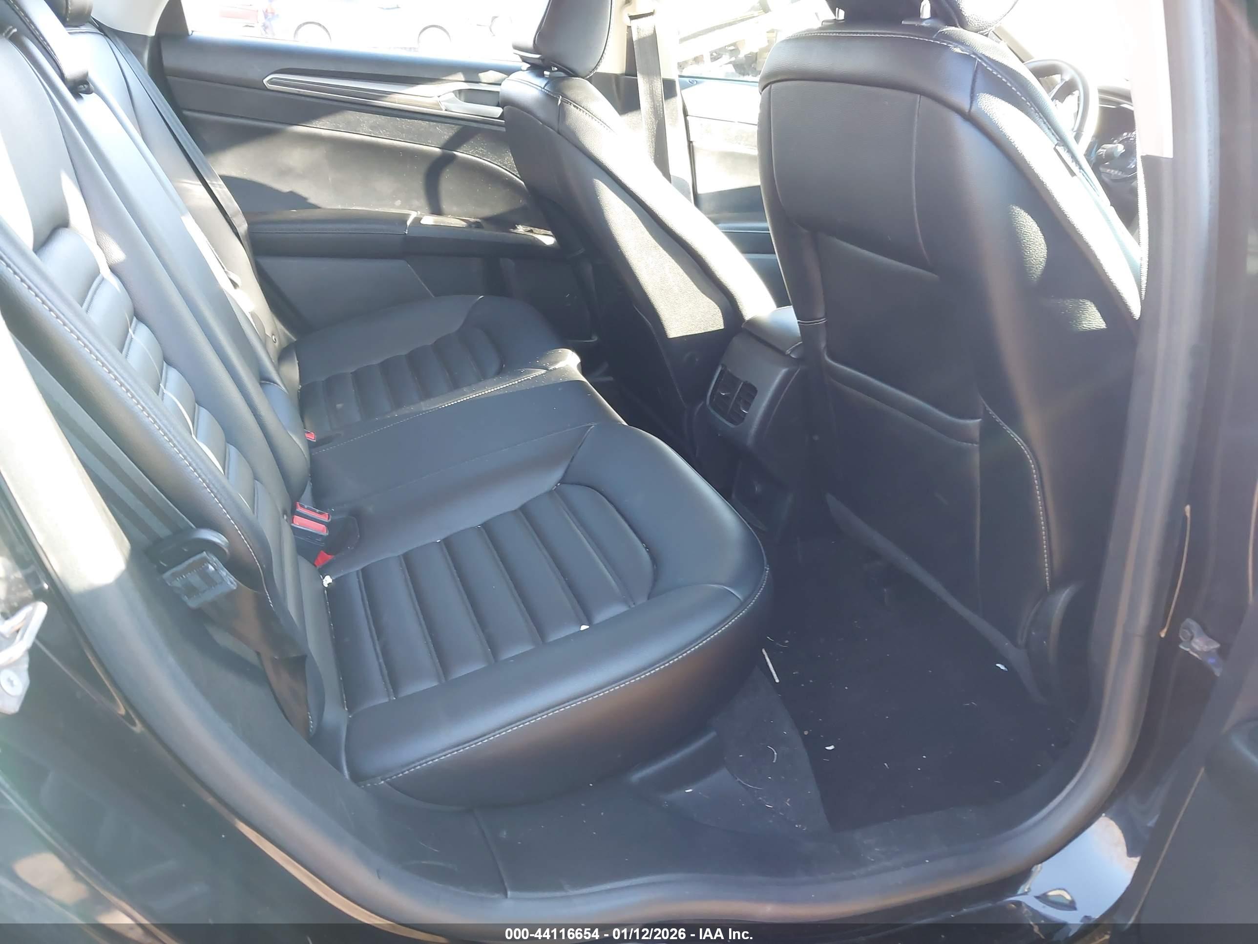 FORD FUSION image 8