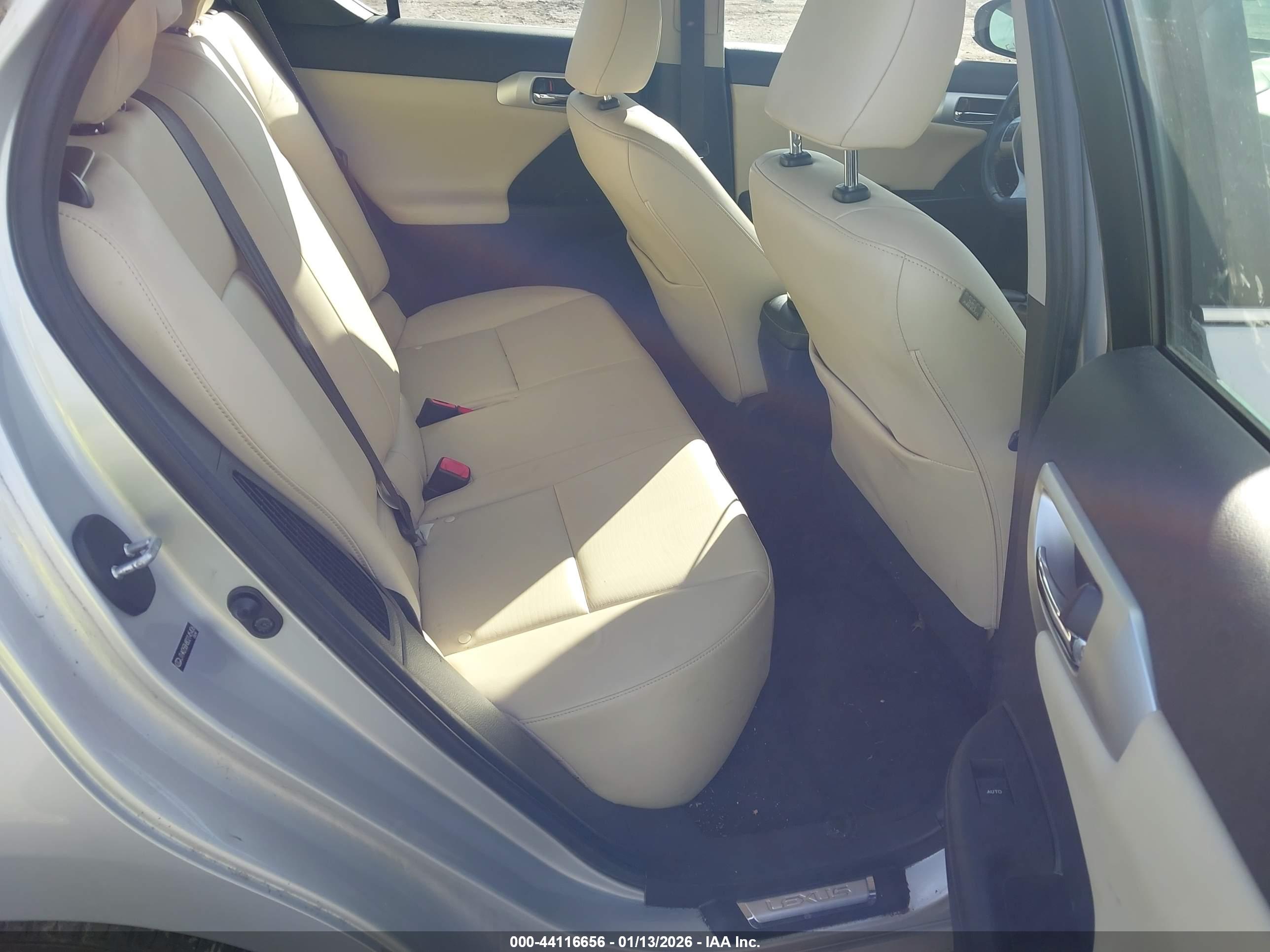 LEXUS CT image 8