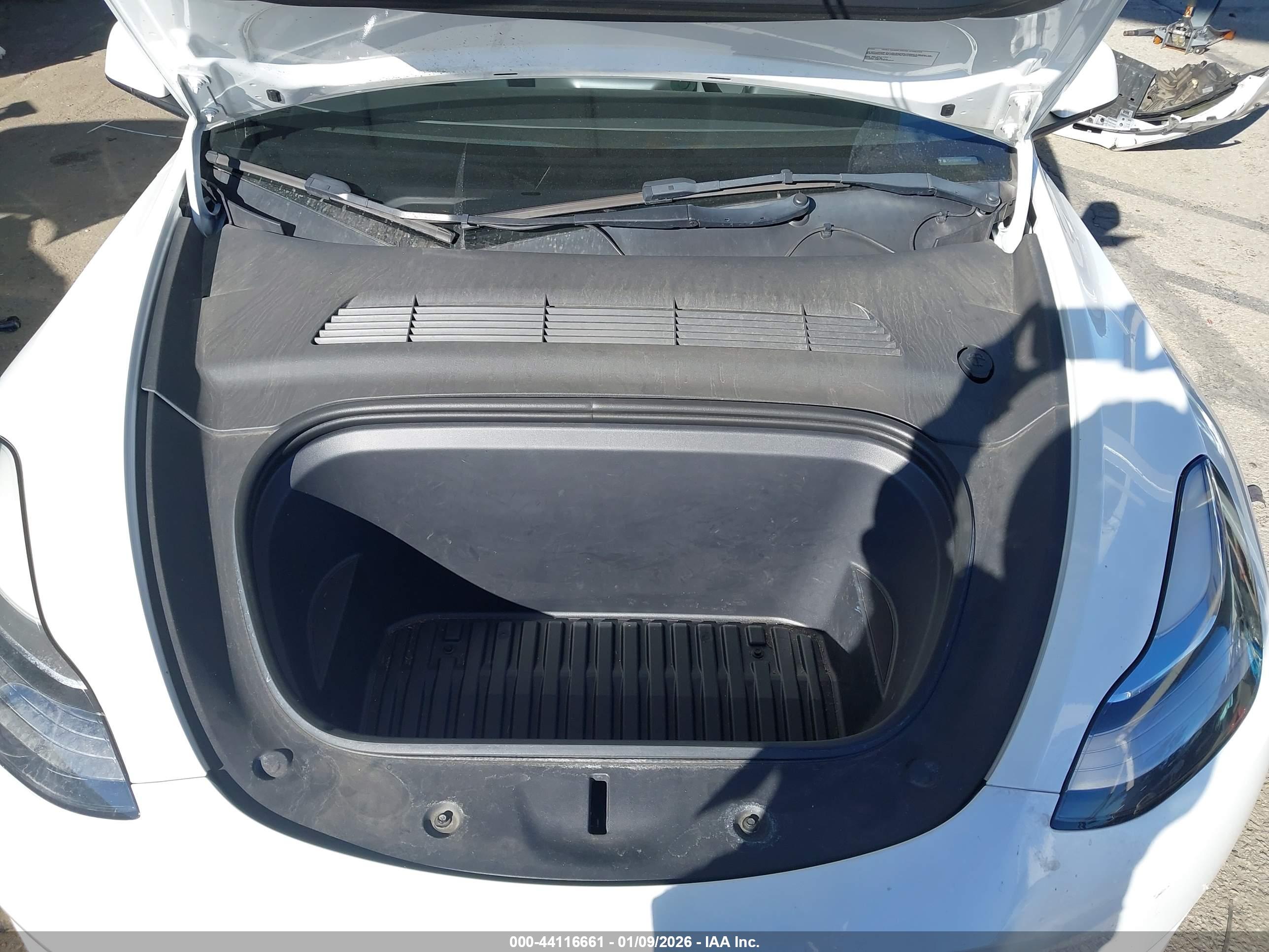 TESLA MODEL image 10