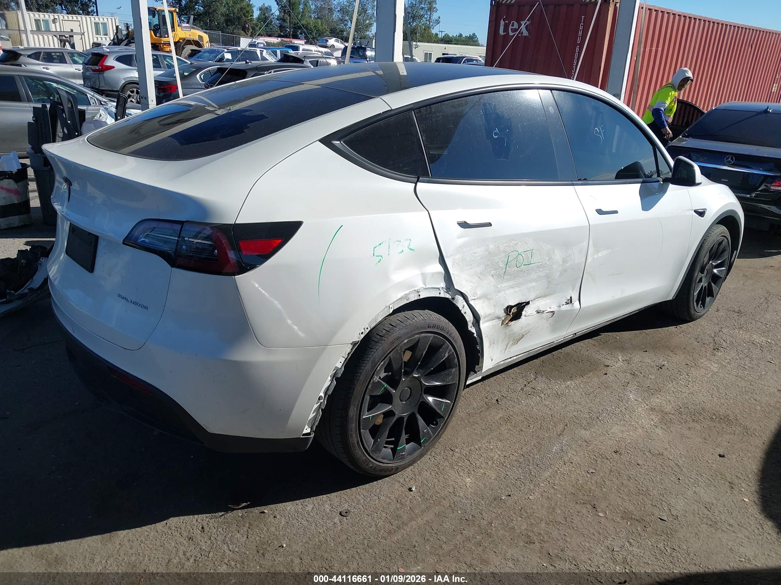 TESLA MODEL image 4