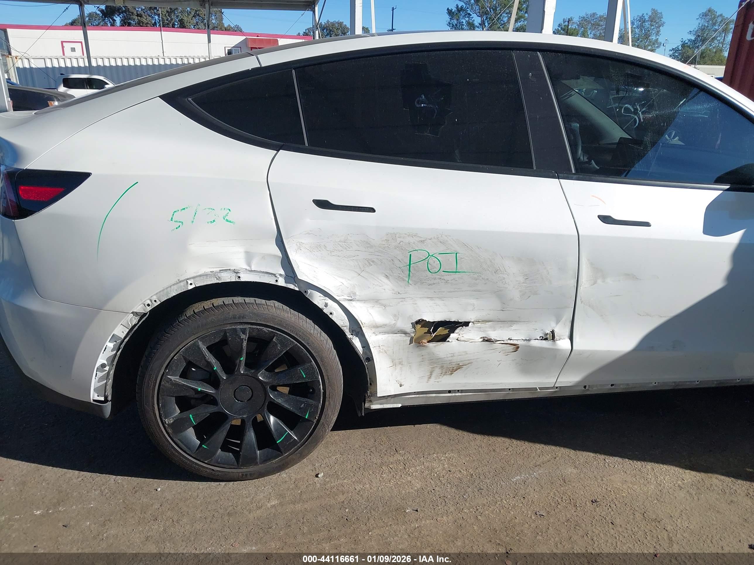 TESLA MODEL image 6