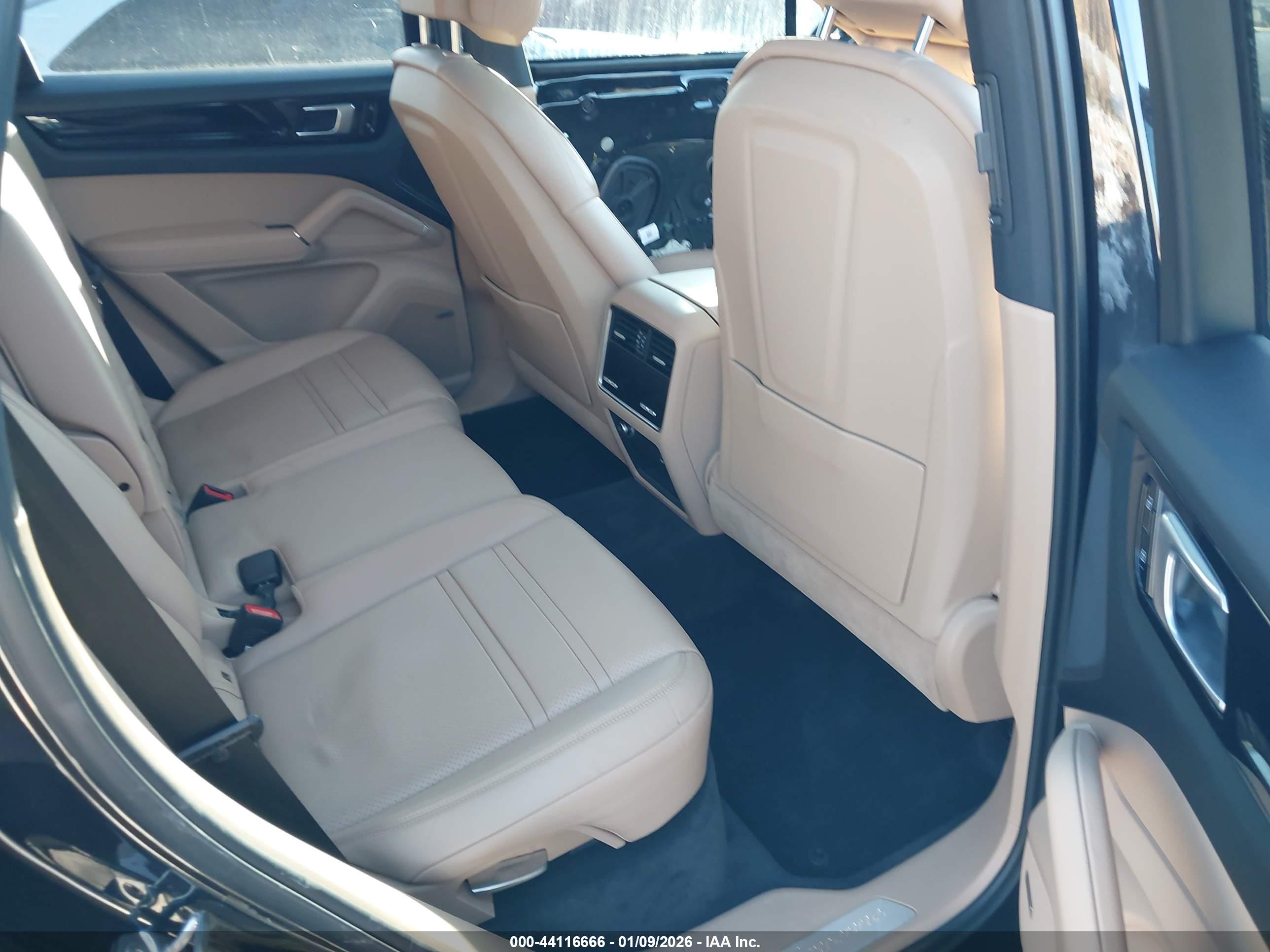 PORSCHE CAYENNE image 8