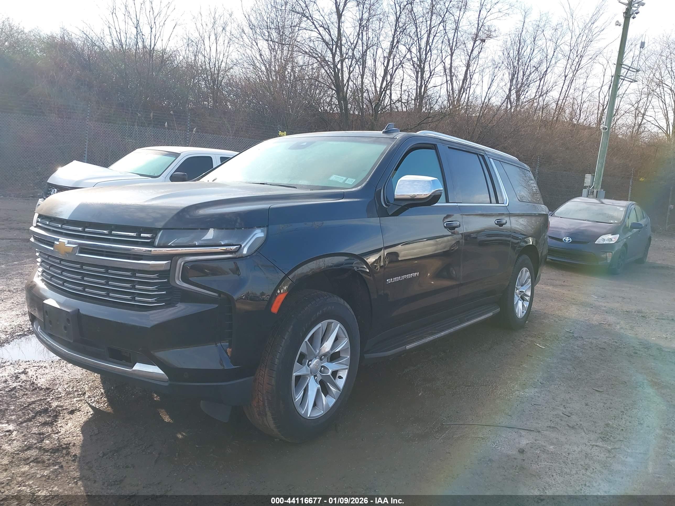 CHEVROLET SUBURBAN image 2