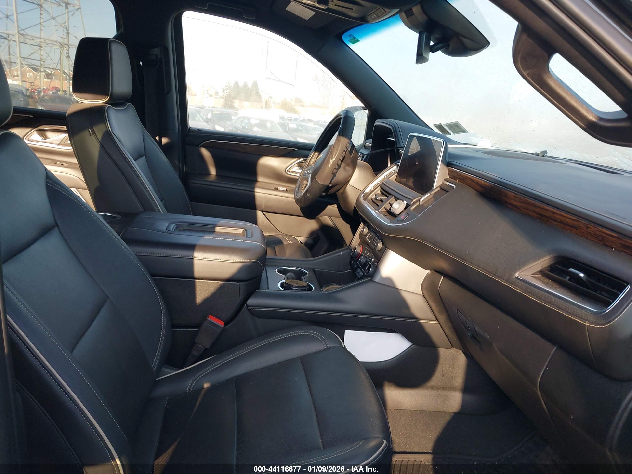 CHEVROLET SUBURBAN image 5
