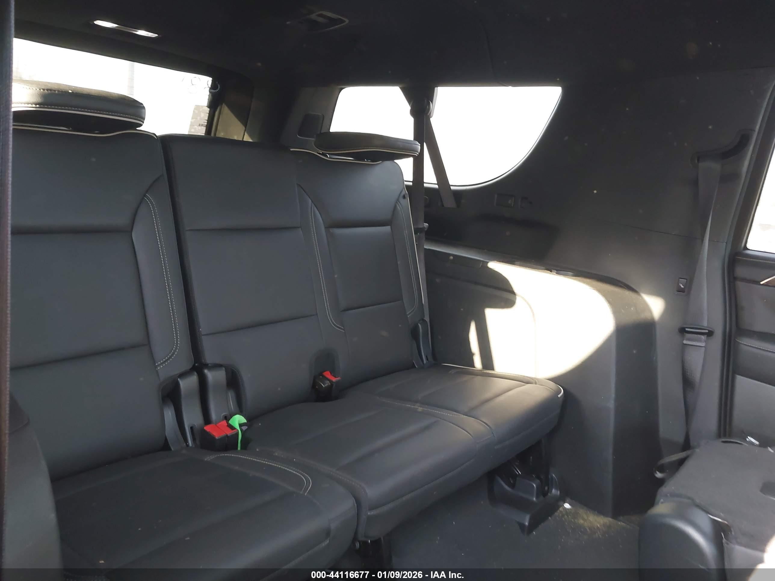CHEVROLET SUBURBAN image 8