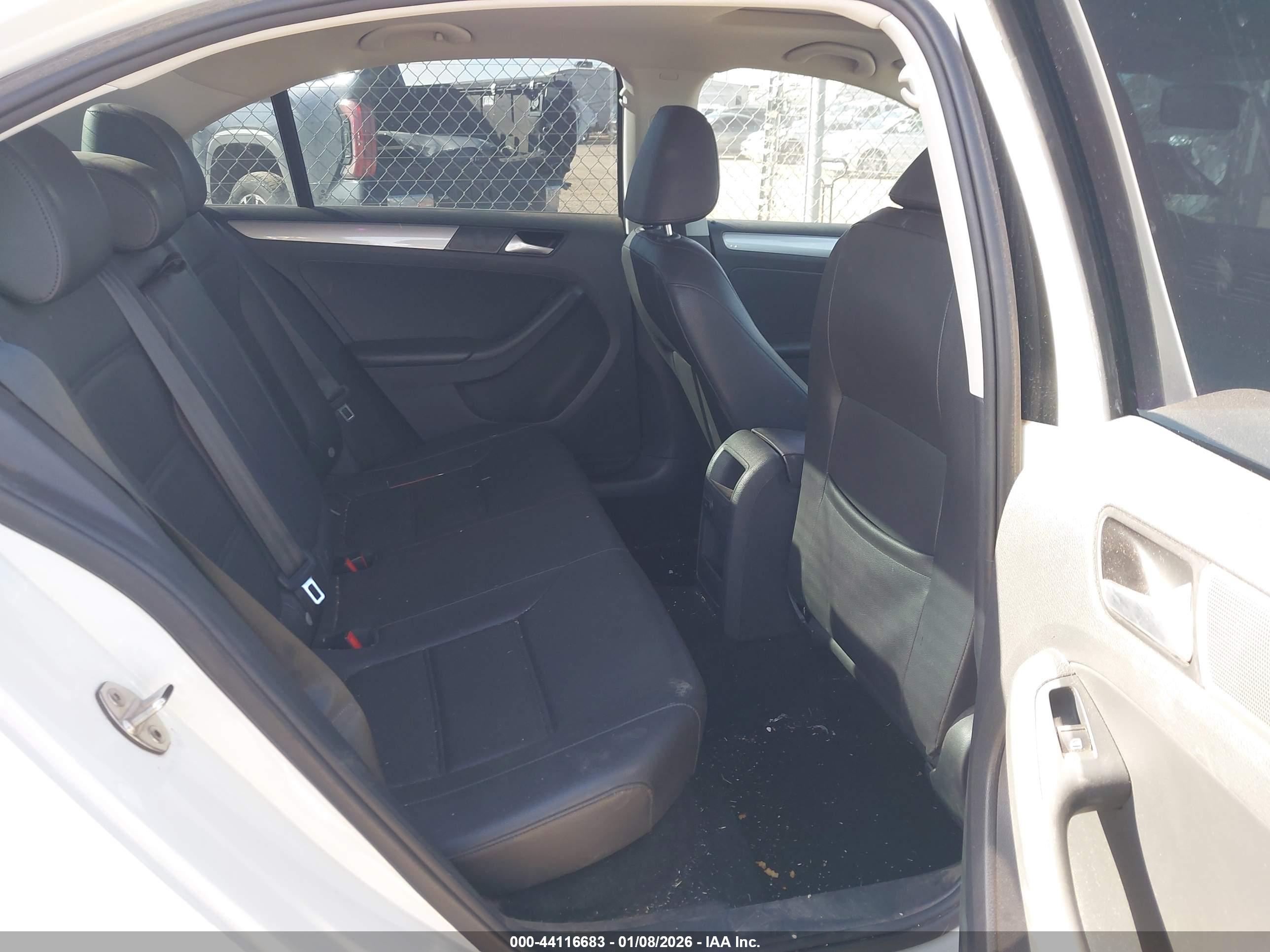 VOLKSWAGEN JETTA image 8