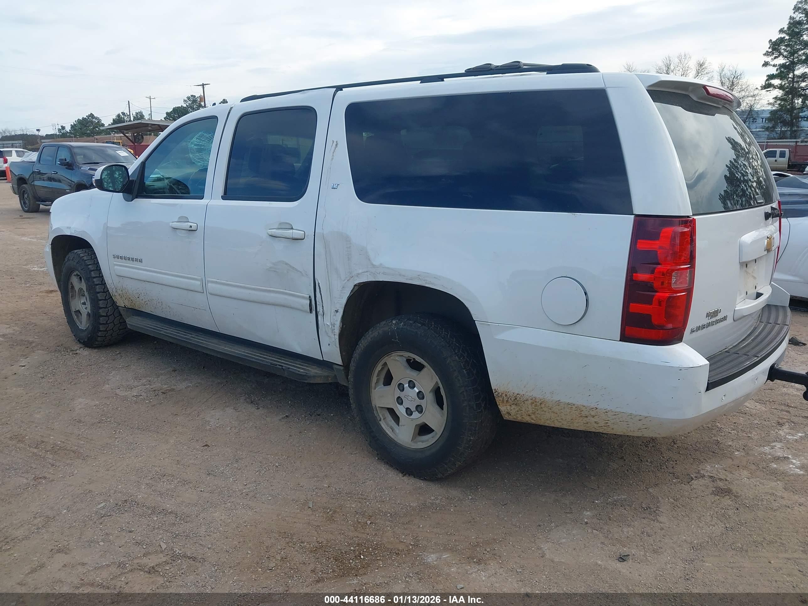 CHEVROLET SUBURBAN image 3
