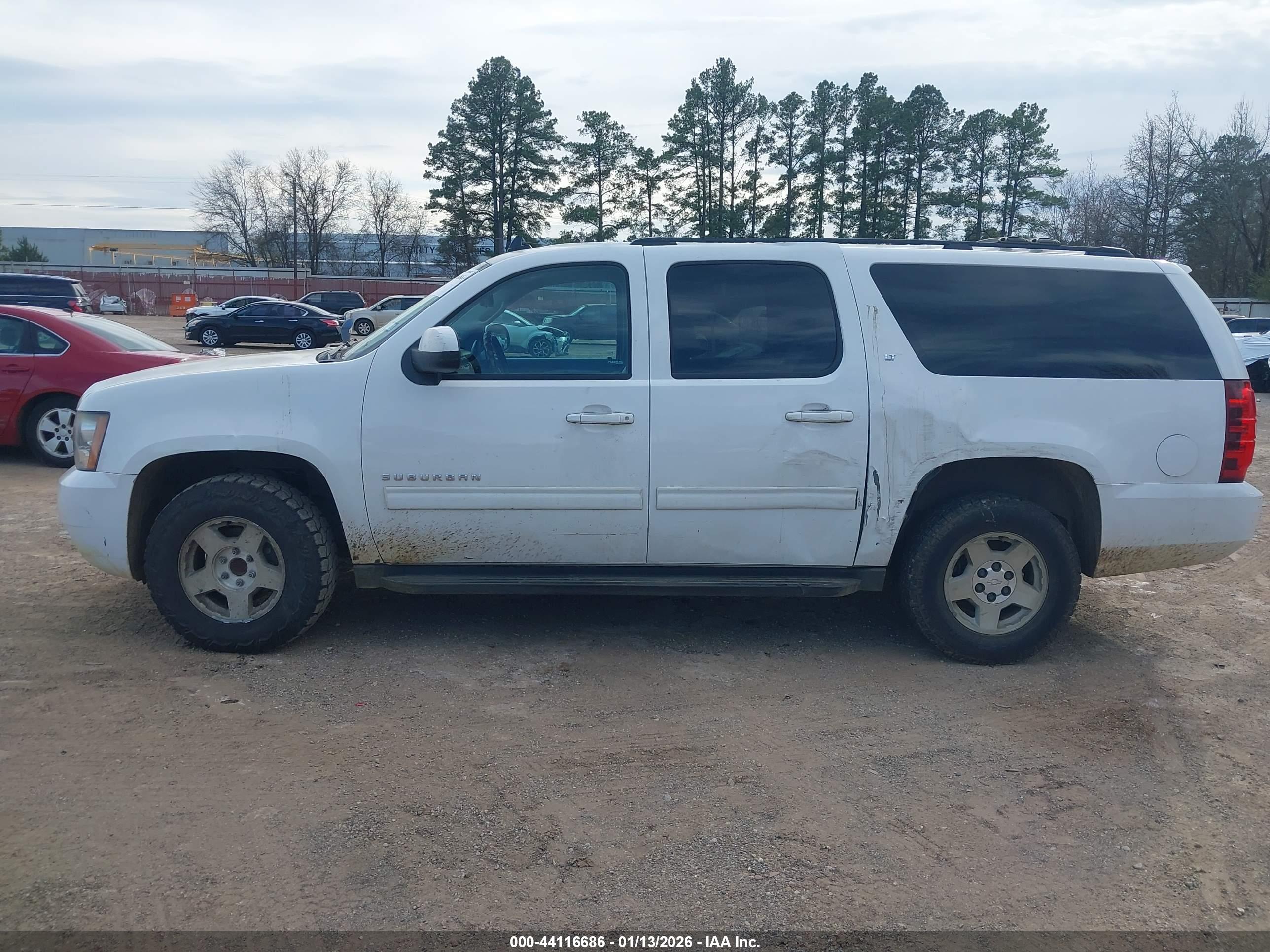 CHEVROLET SUBURBAN image 6