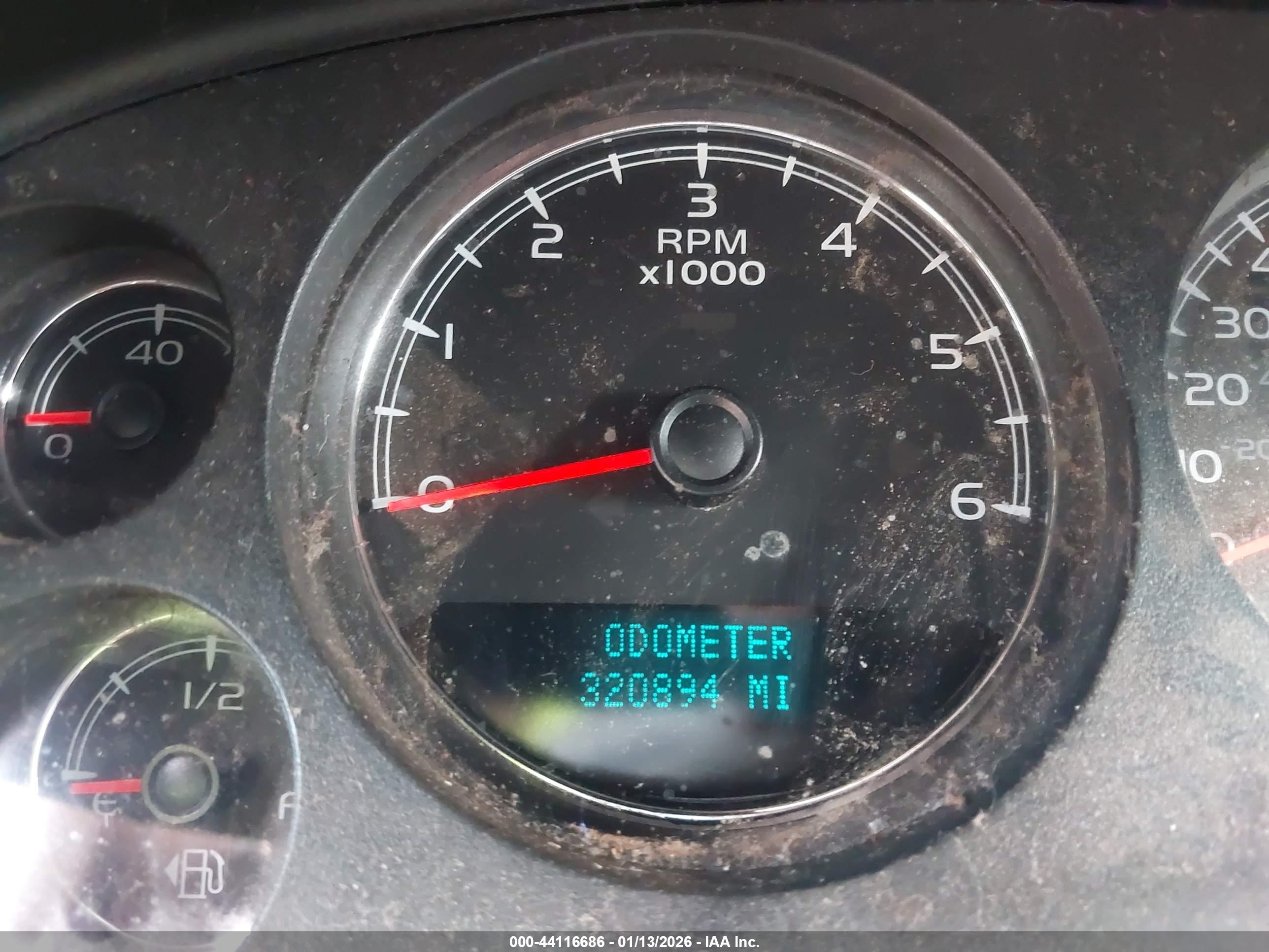 CHEVROLET SUBURBAN image 7