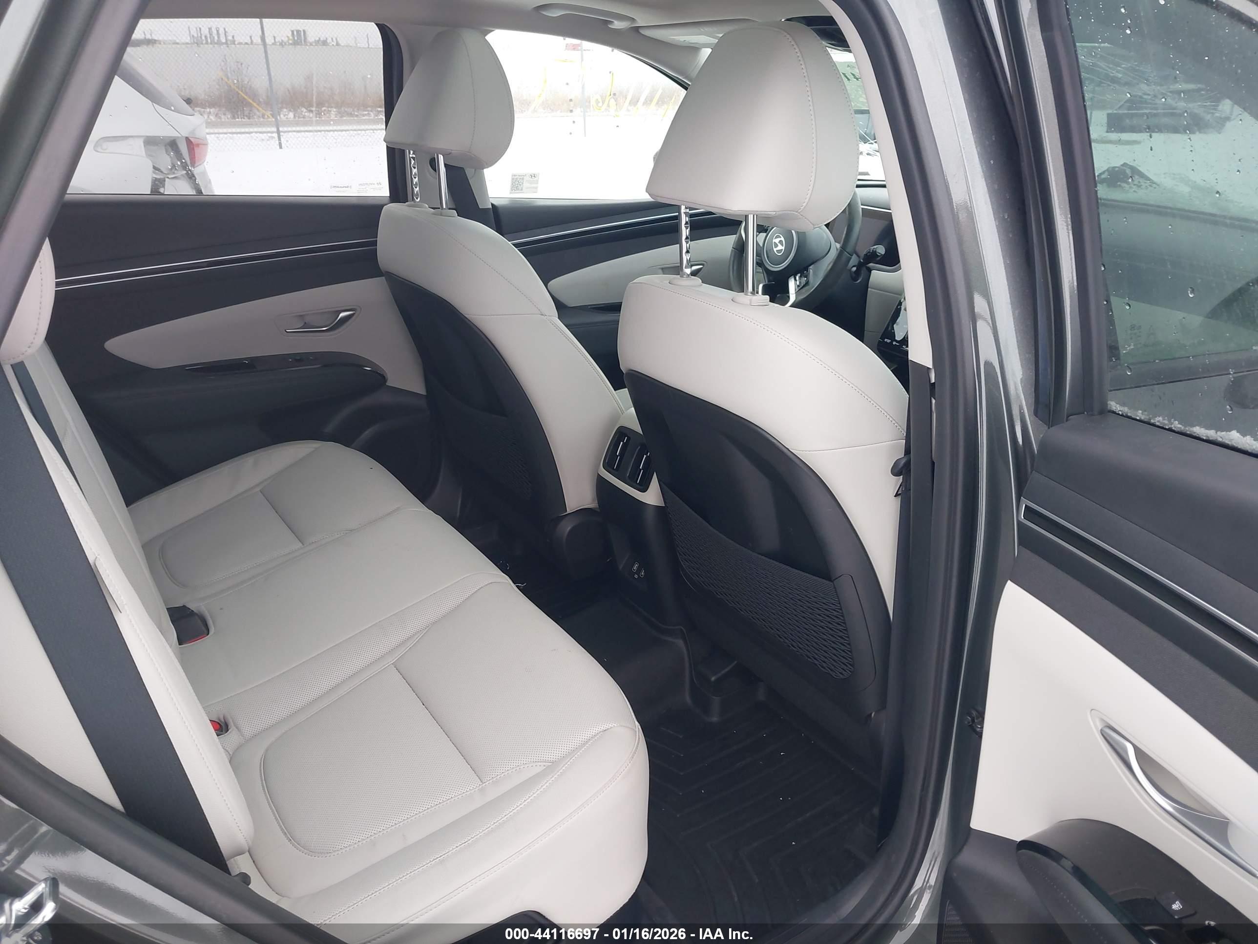 HYUNDAI TUCSON image 8