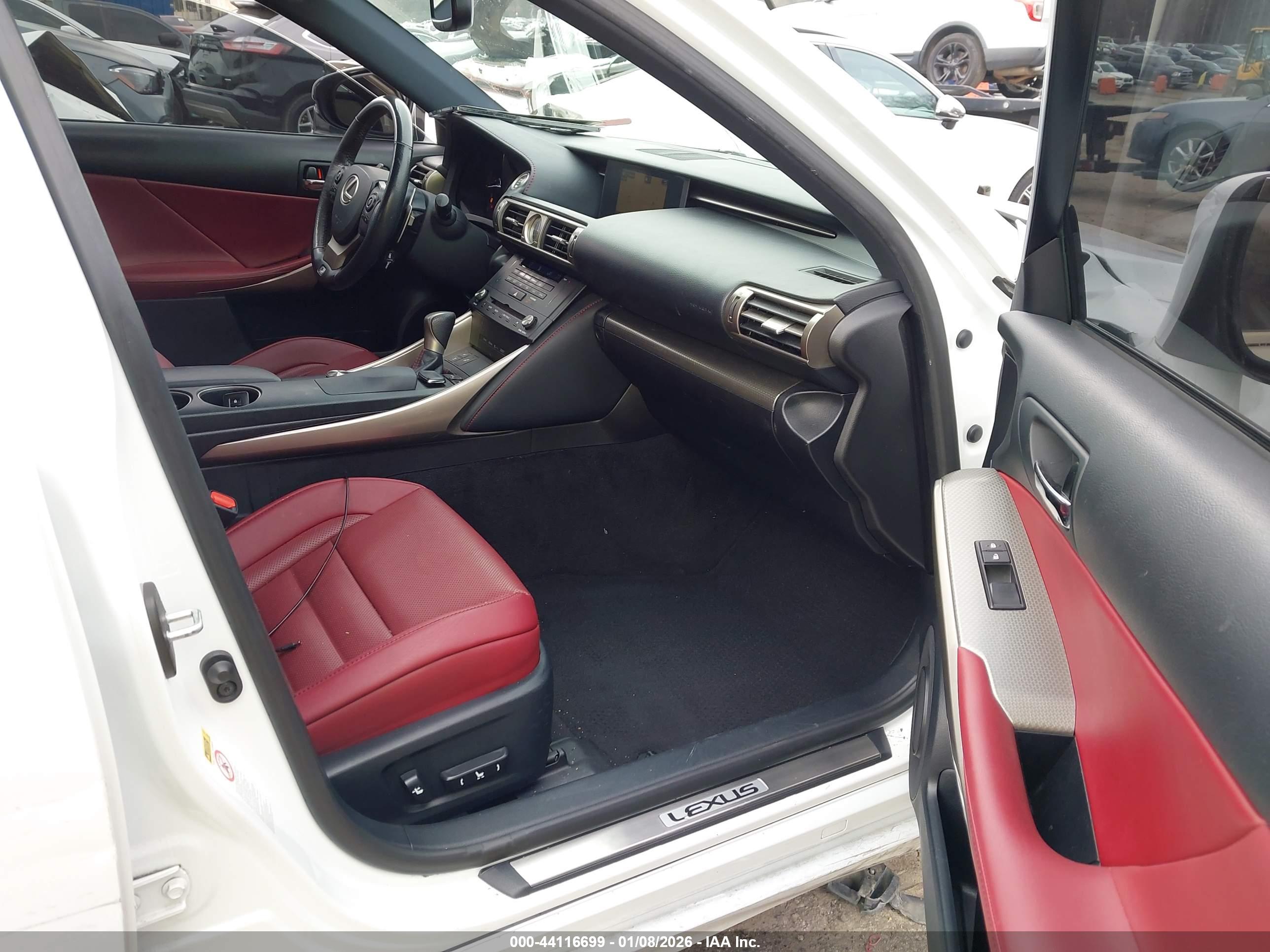 LEXUS IS image 5