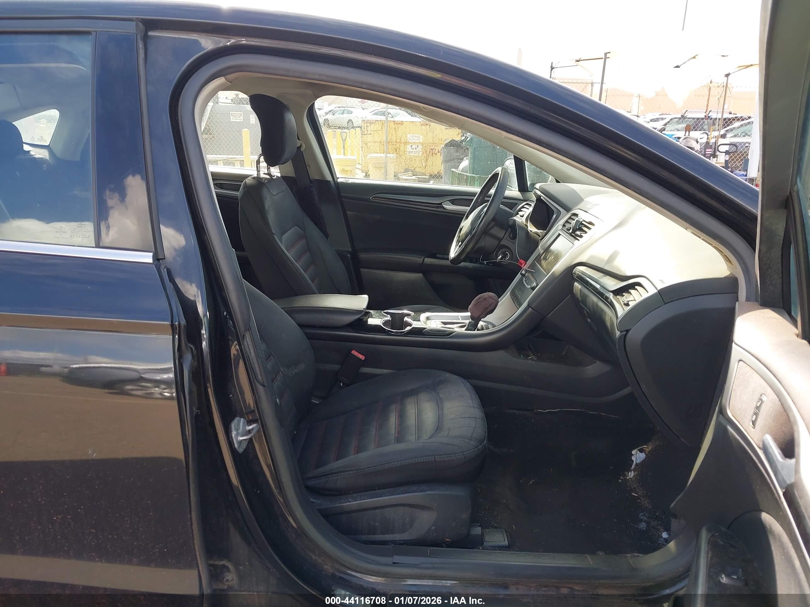 FORD FUSION image 5
