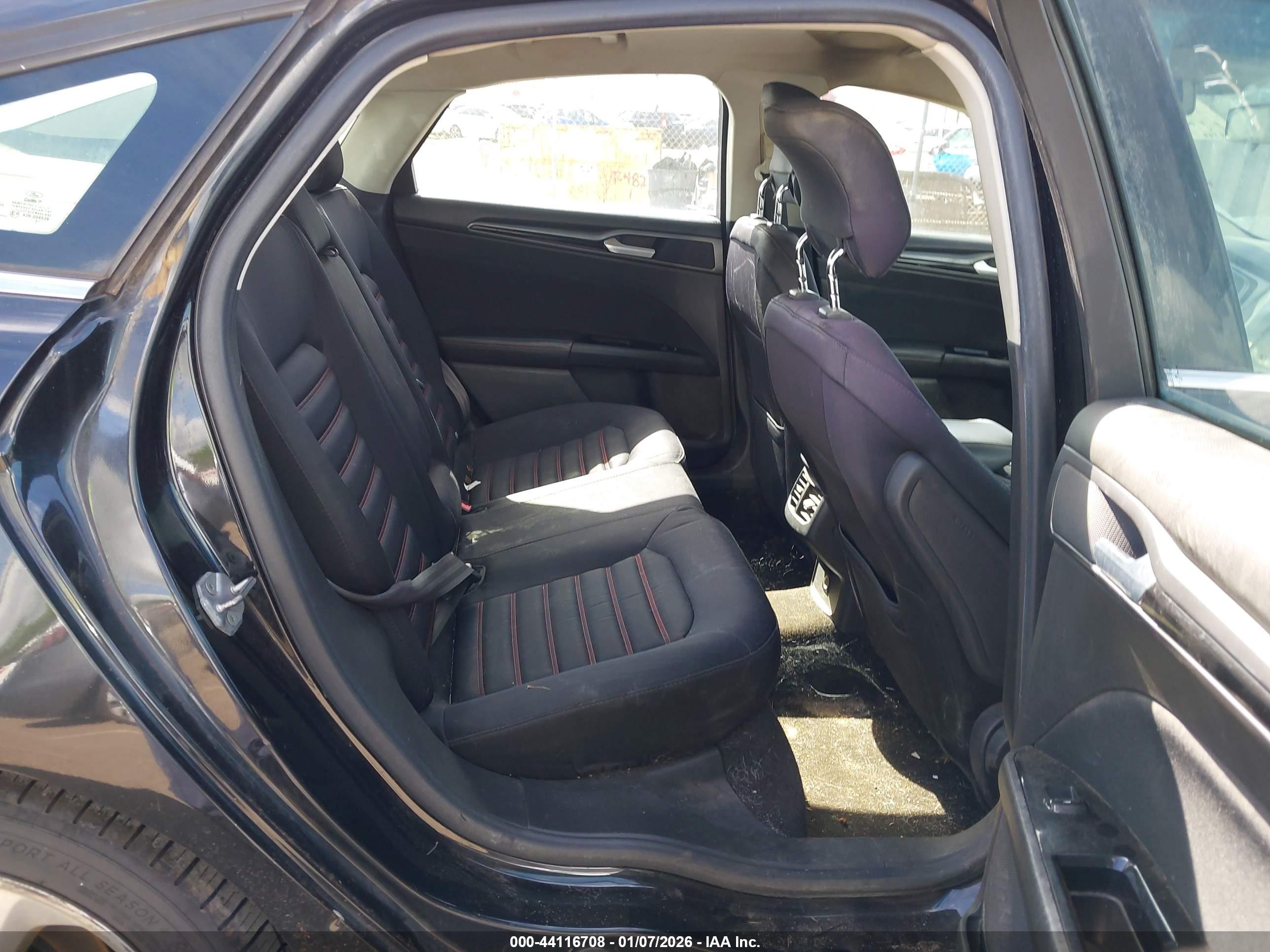 FORD FUSION image 8