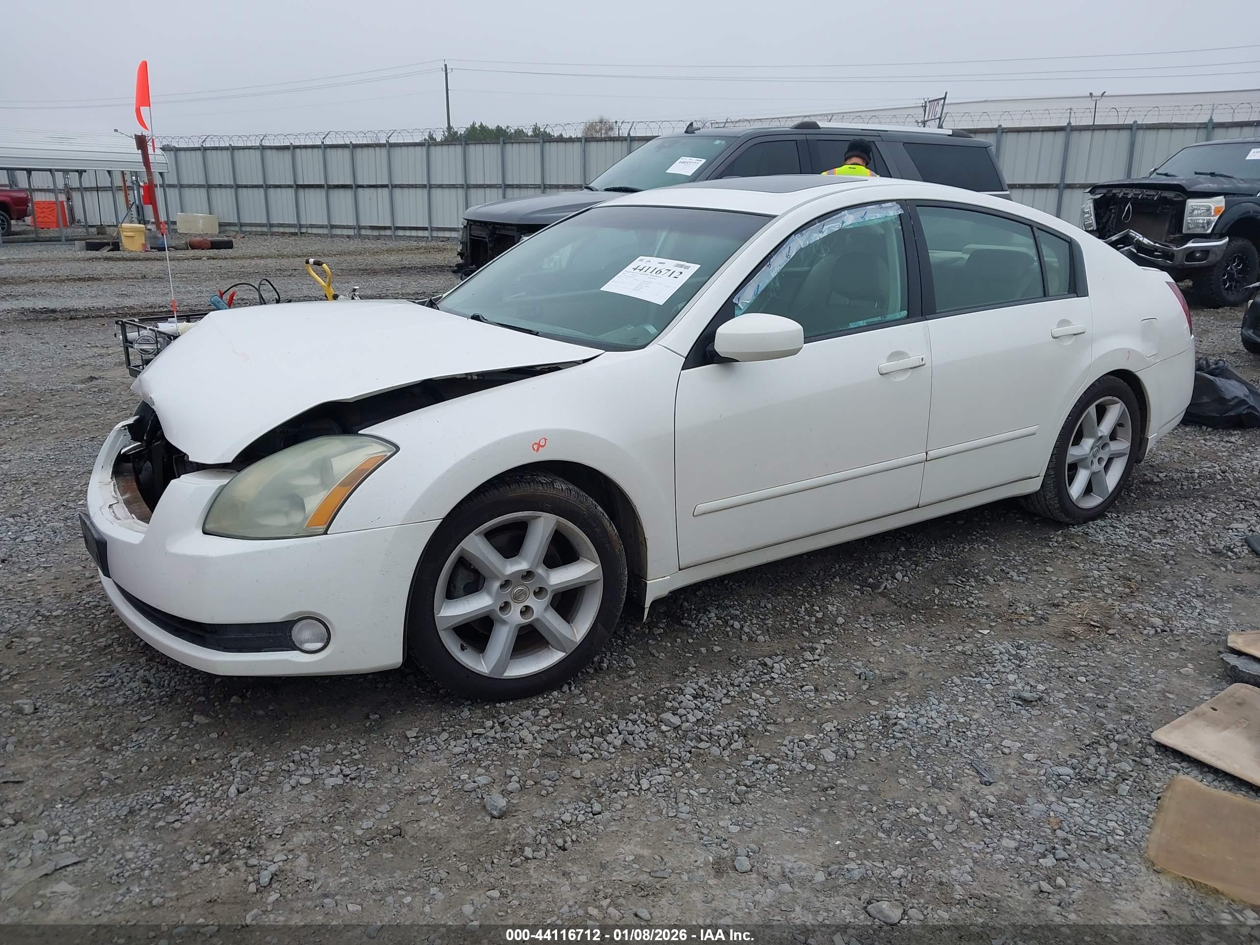 NISSAN MAXIMA image 2