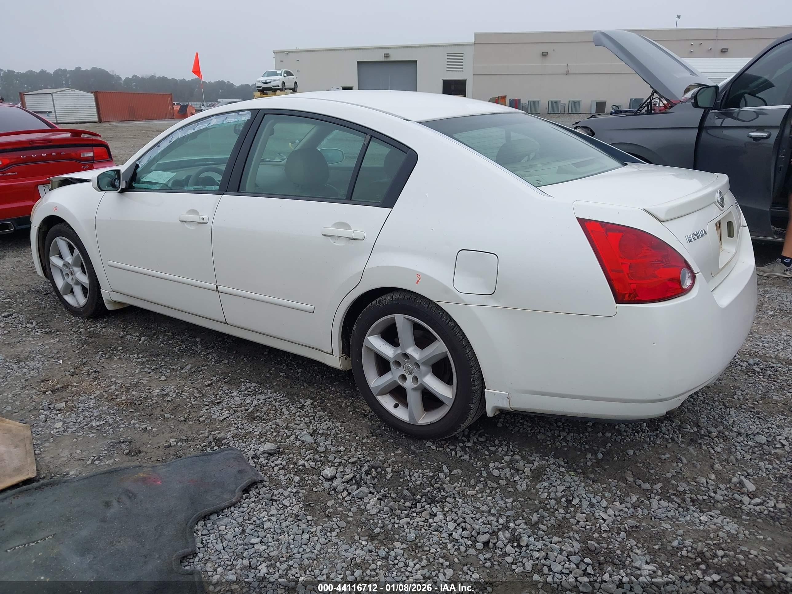 NISSAN MAXIMA image 3
