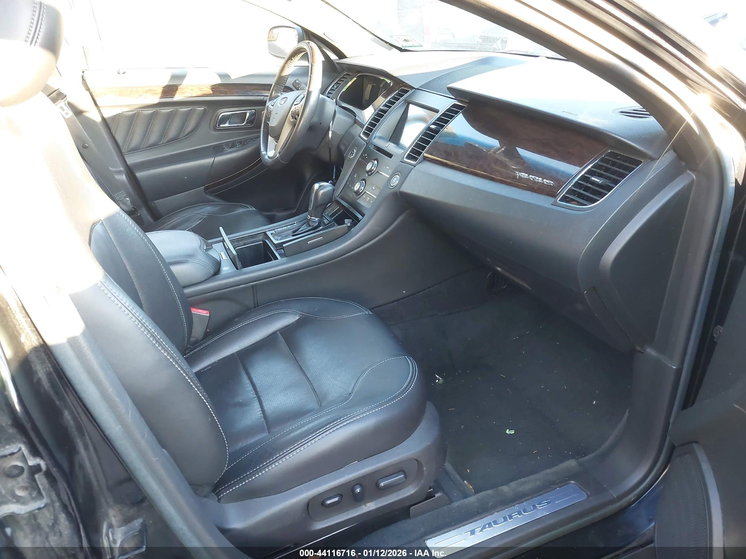 FORD TAURUS image 5