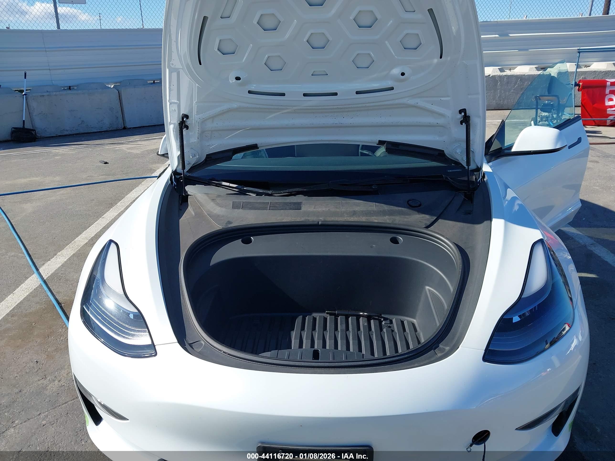 TESLA MODEL image 10