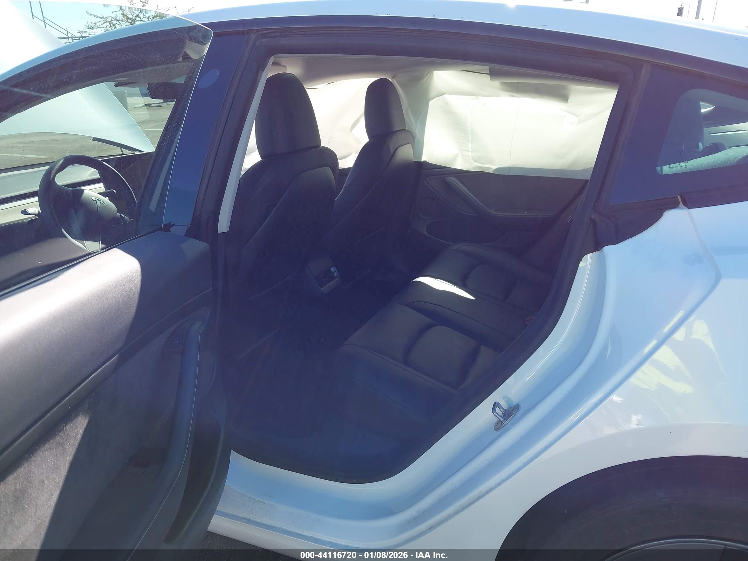TESLA MODEL image 8