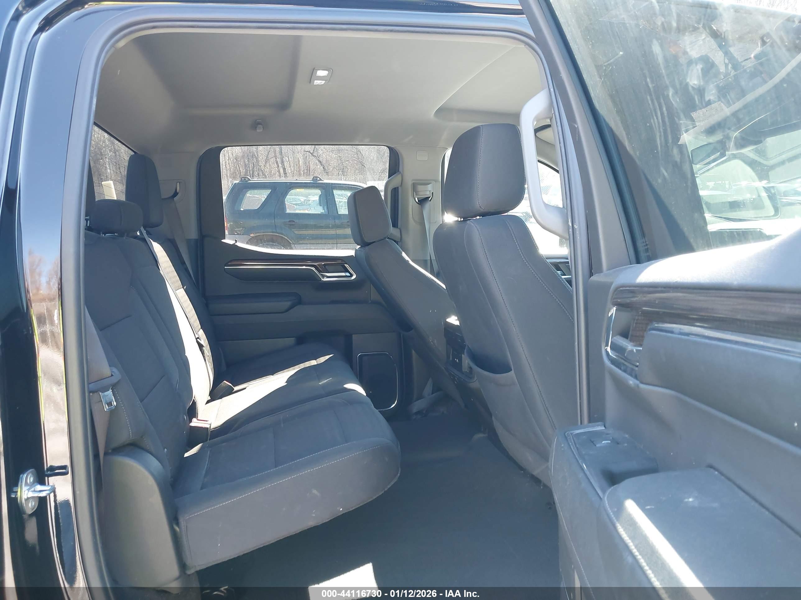 CHEVROLET SILVERADO image 8