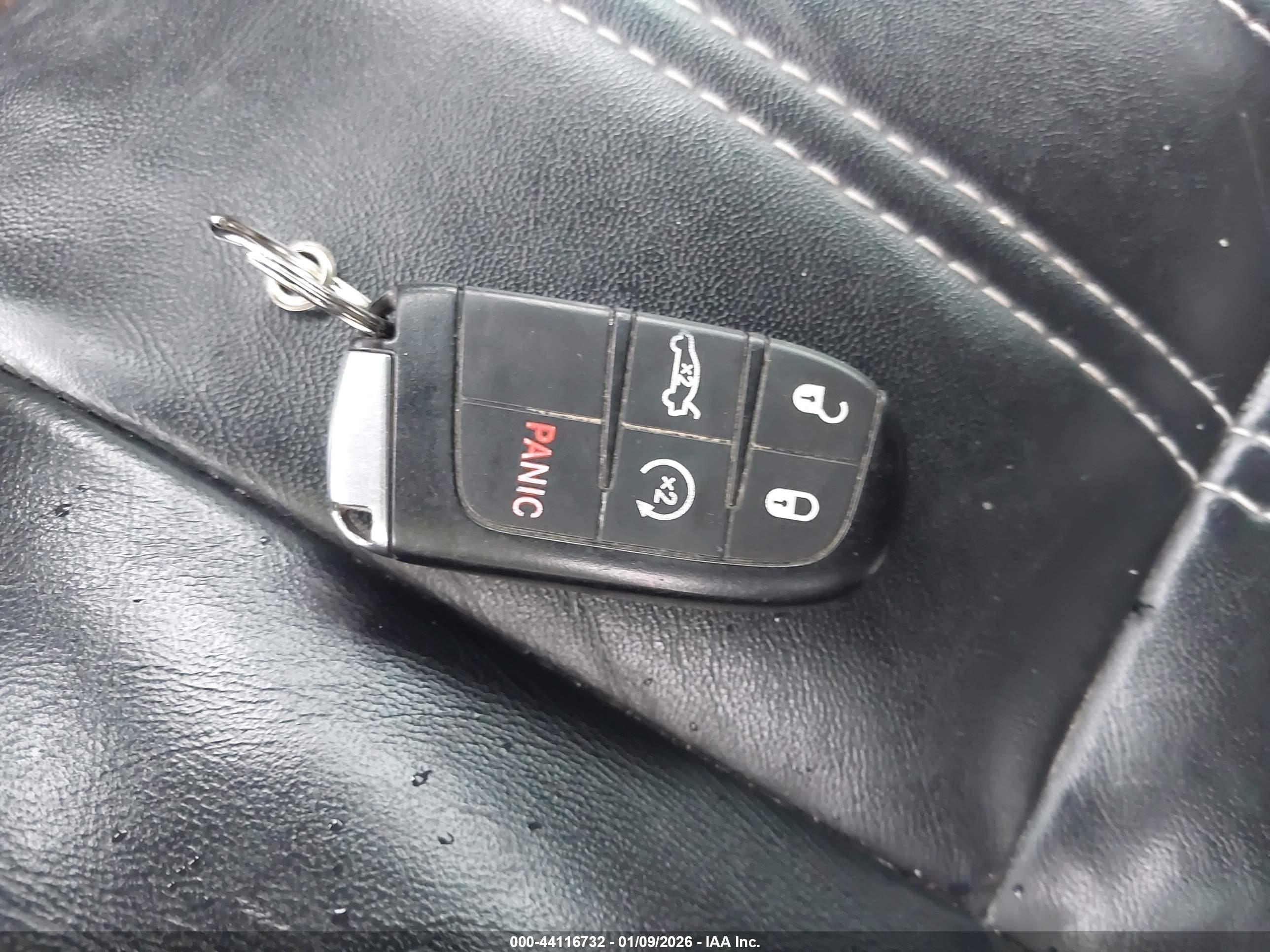 CHRYSLER 300 image 11