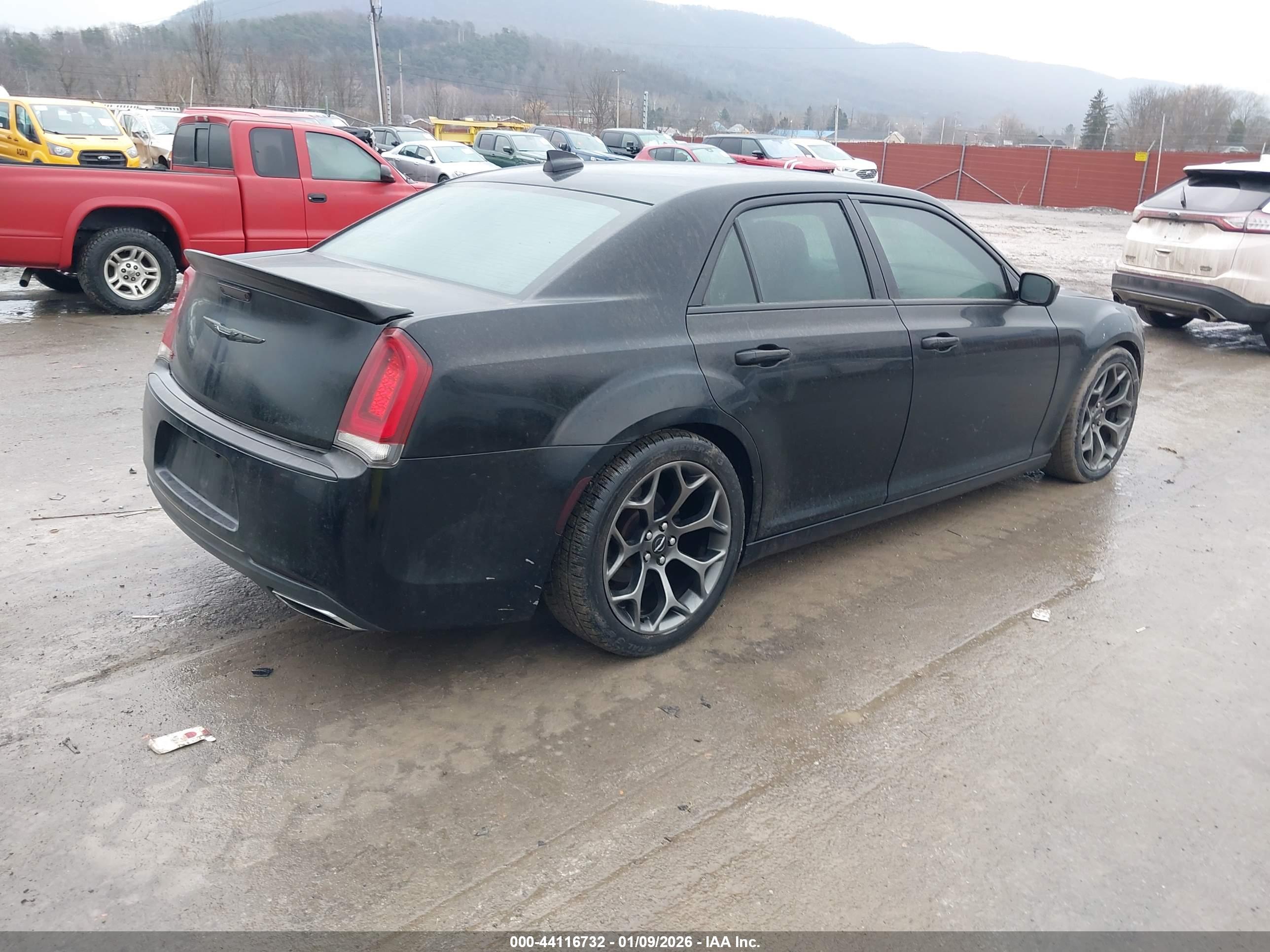 CHRYSLER 300 image 4
