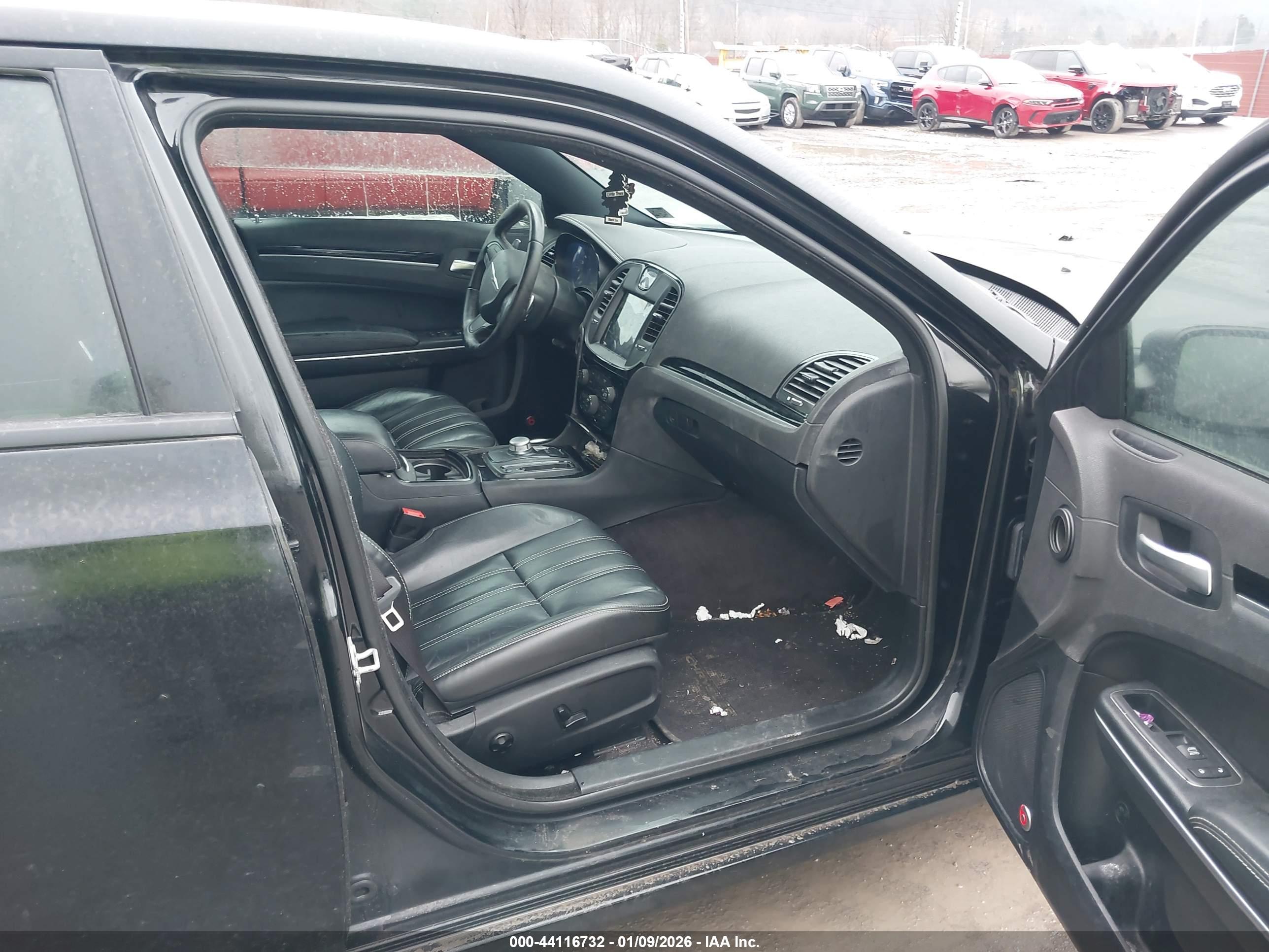 CHRYSLER 300 image 5