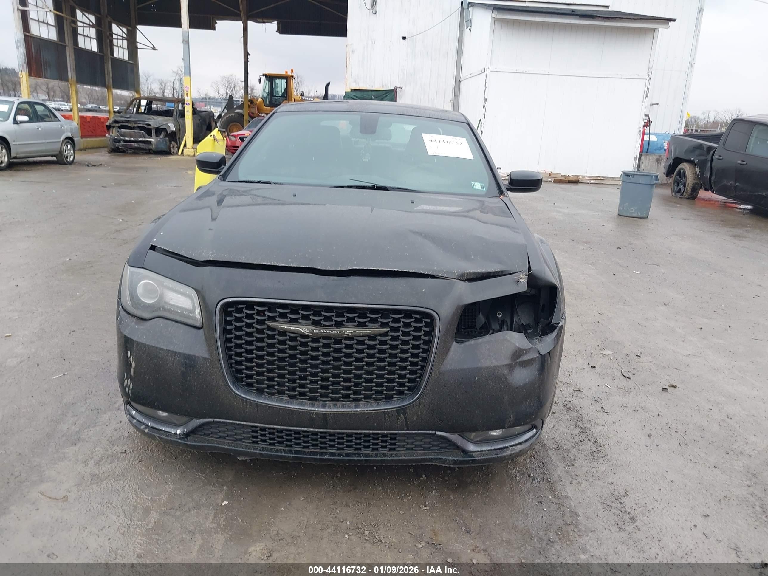 CHRYSLER 300 image 6