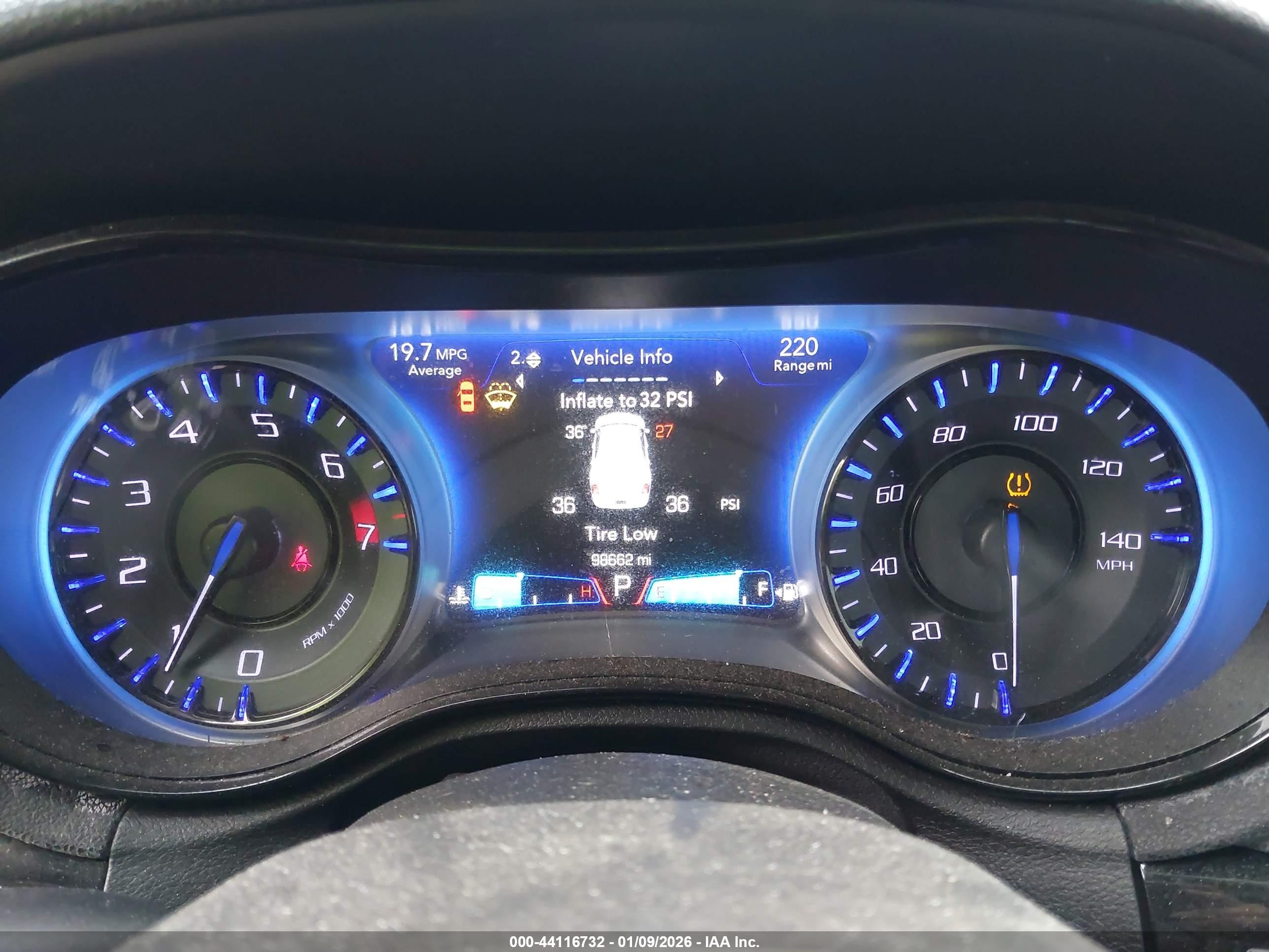 CHRYSLER 300 image 7