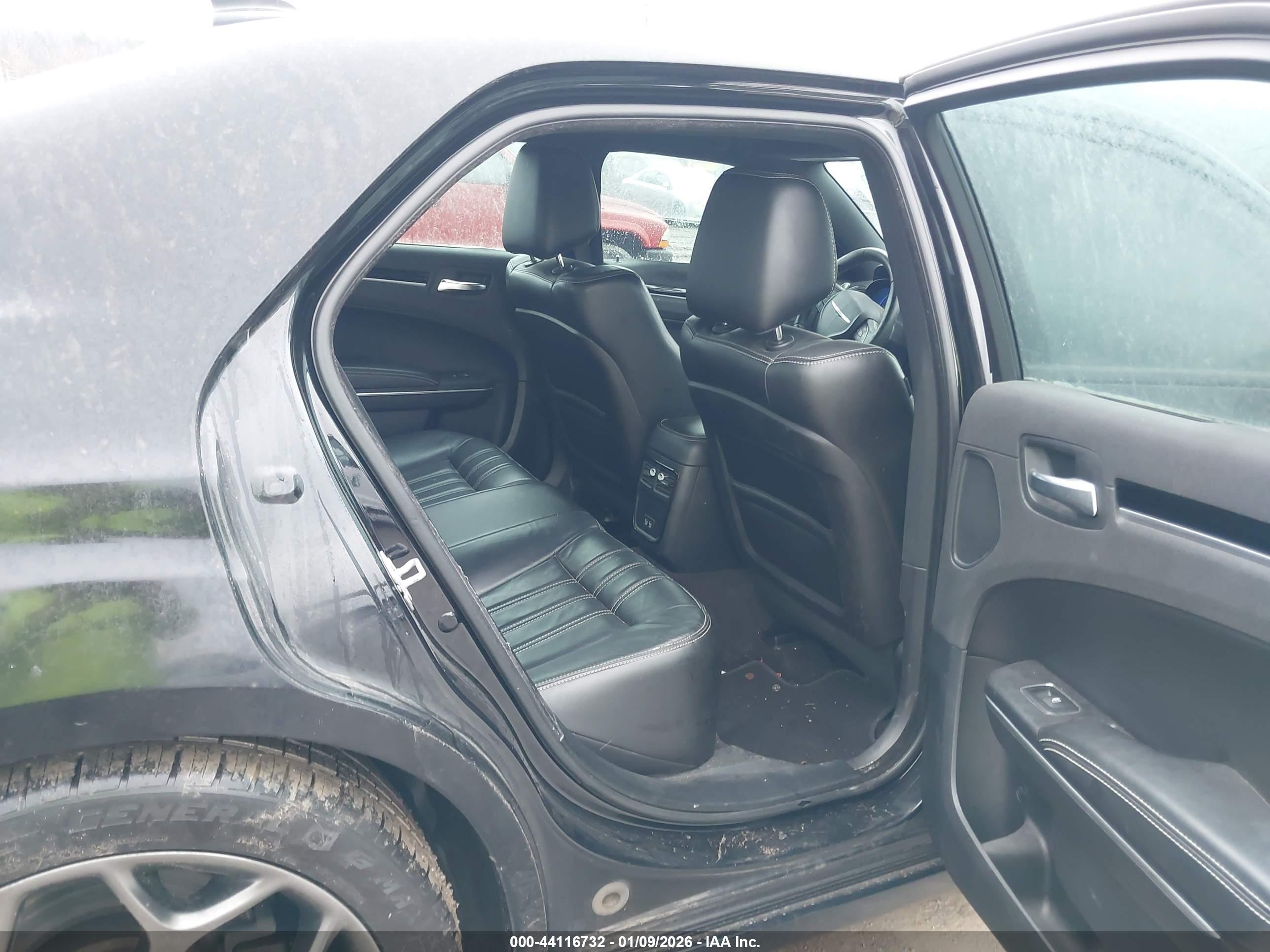 CHRYSLER 300 image 8