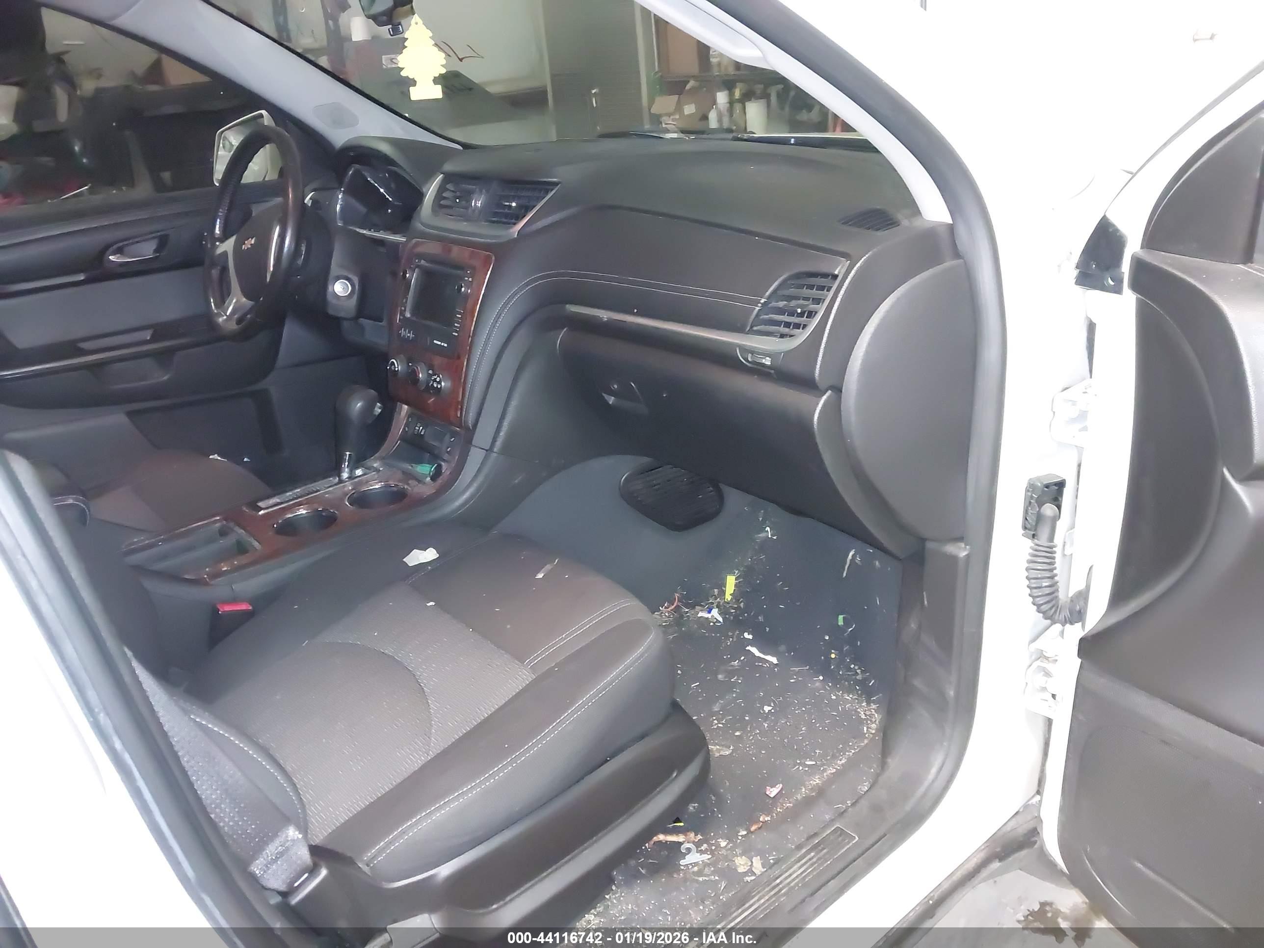 CHEVROLET TRAVERSE image 5