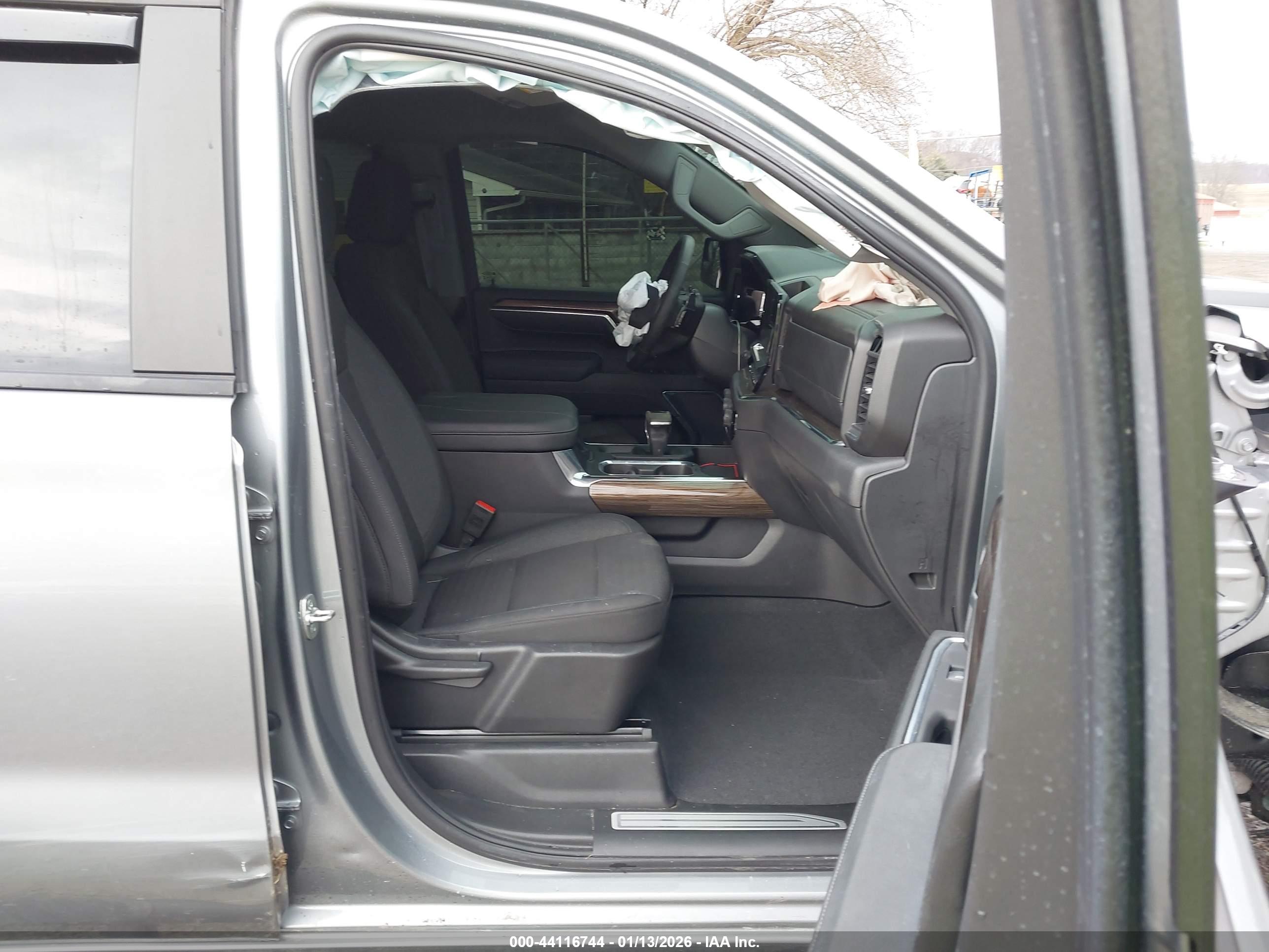 CHEVROLET SILVERADO image 5