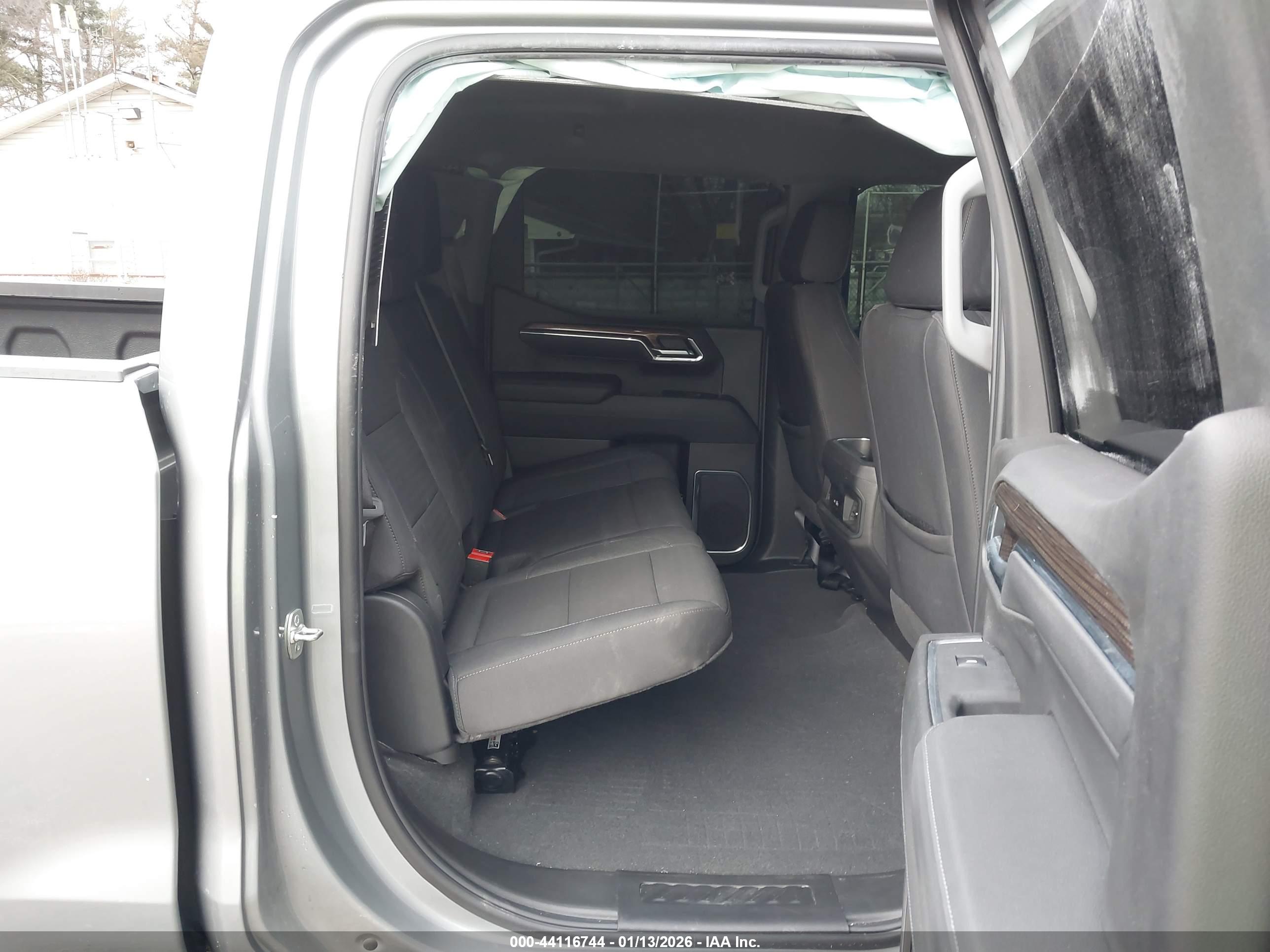 CHEVROLET SILVERADO image 8