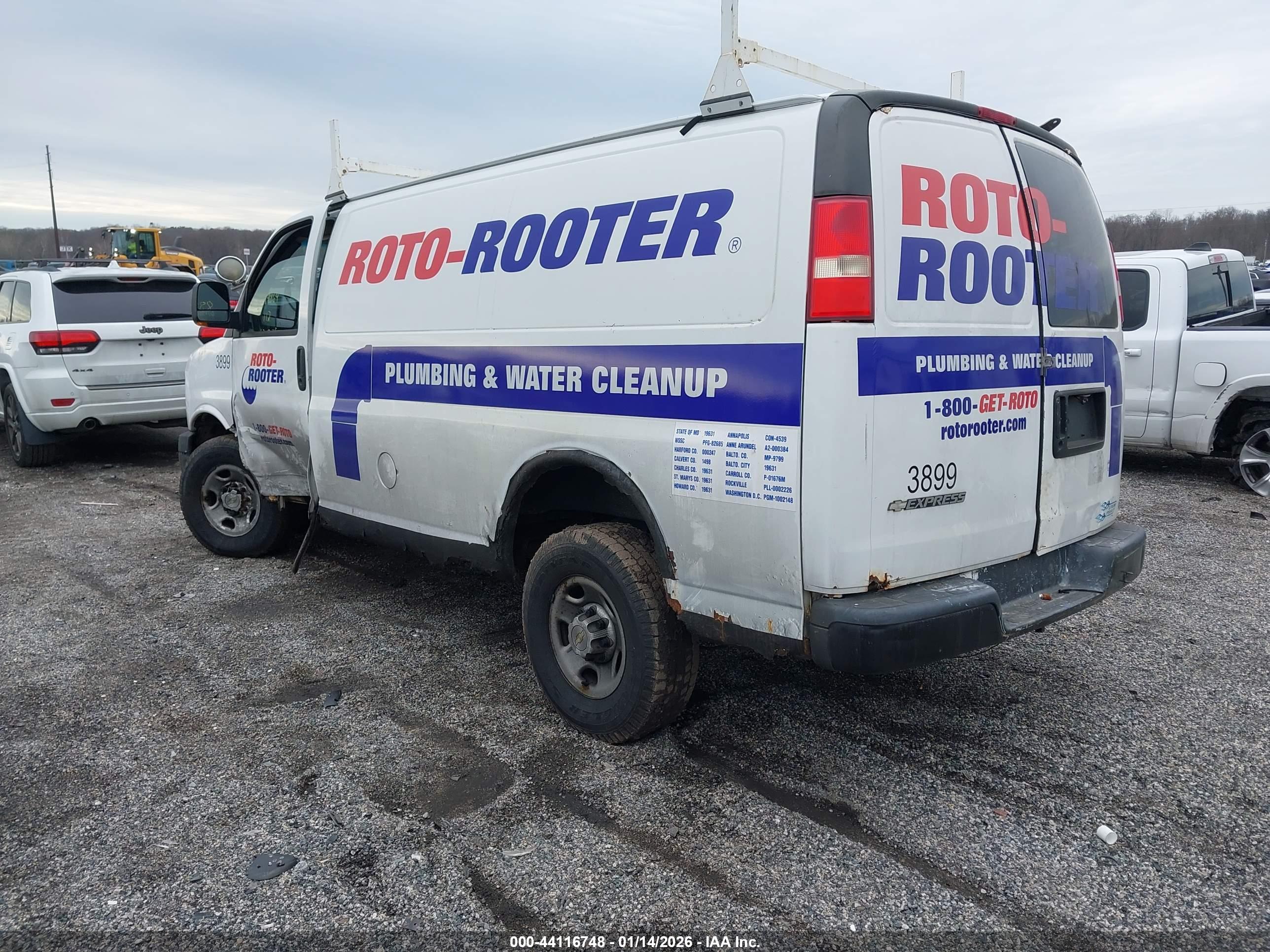 CHEVROLET EXPRESS image 3