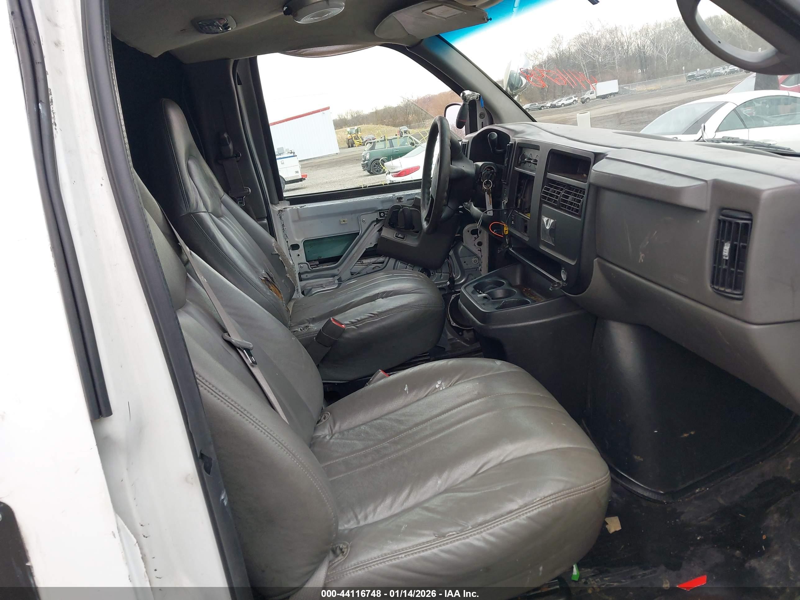CHEVROLET EXPRESS image 5