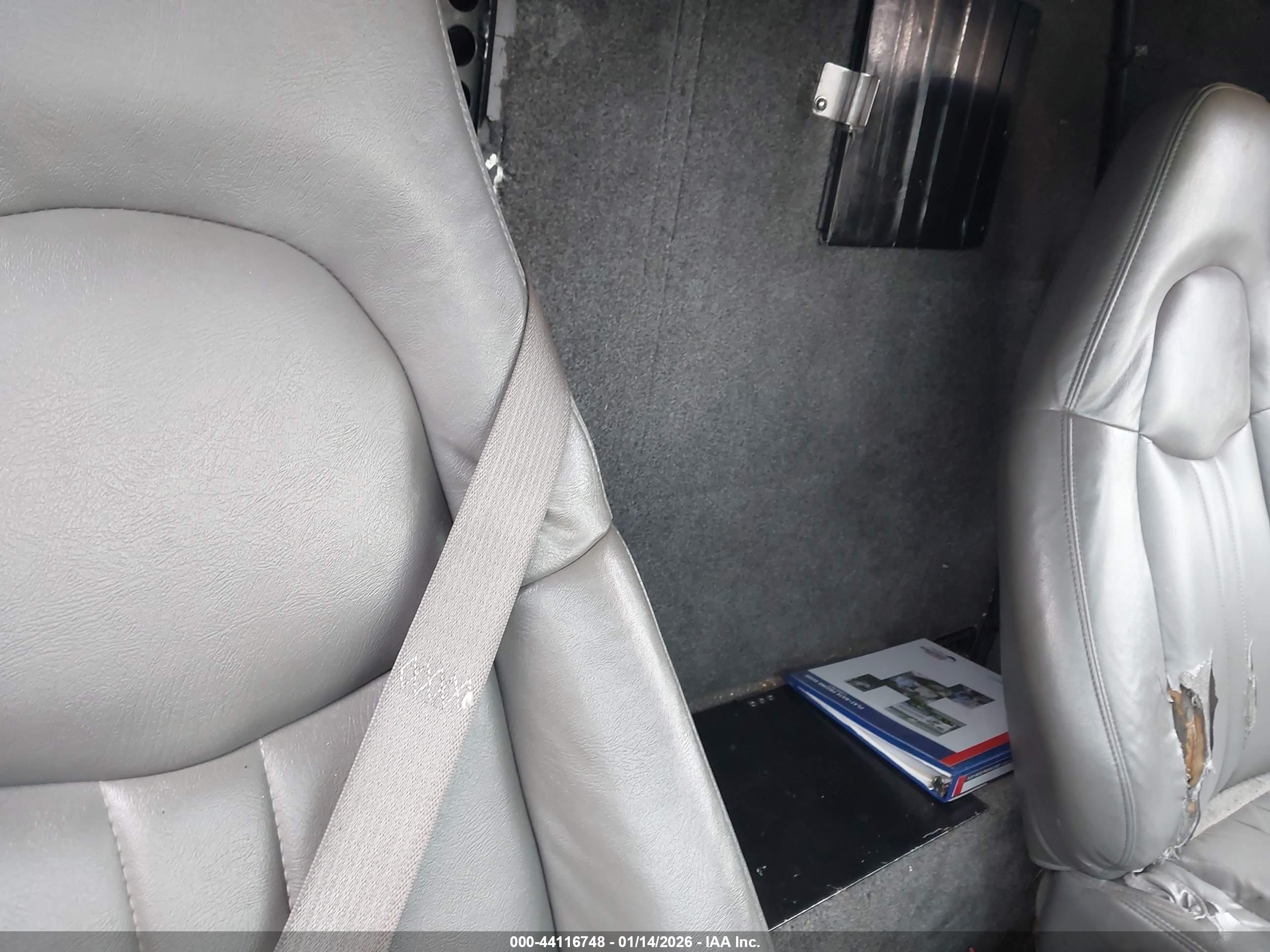 CHEVROLET EXPRESS image 8